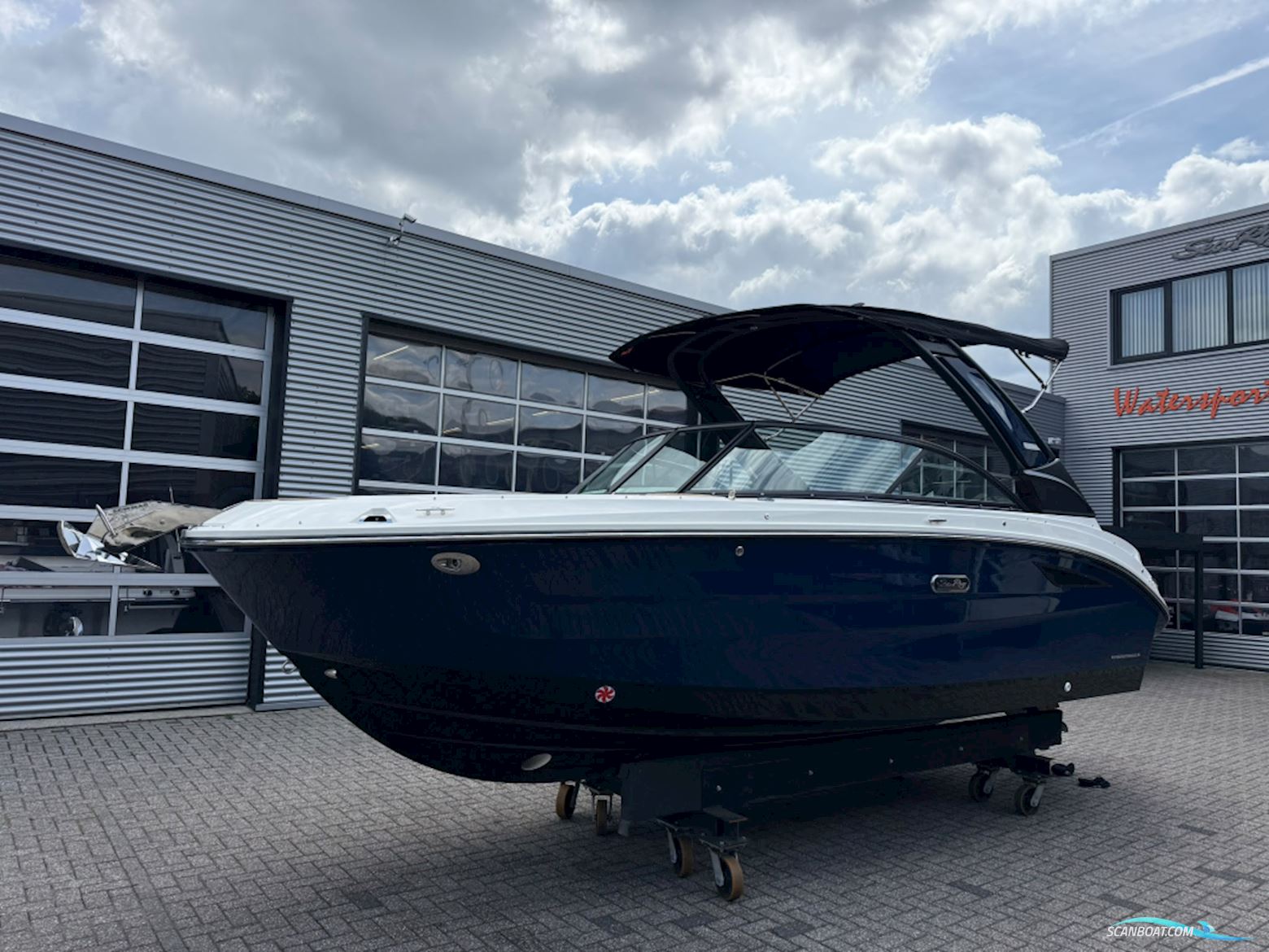 Sea Ray SDX 230