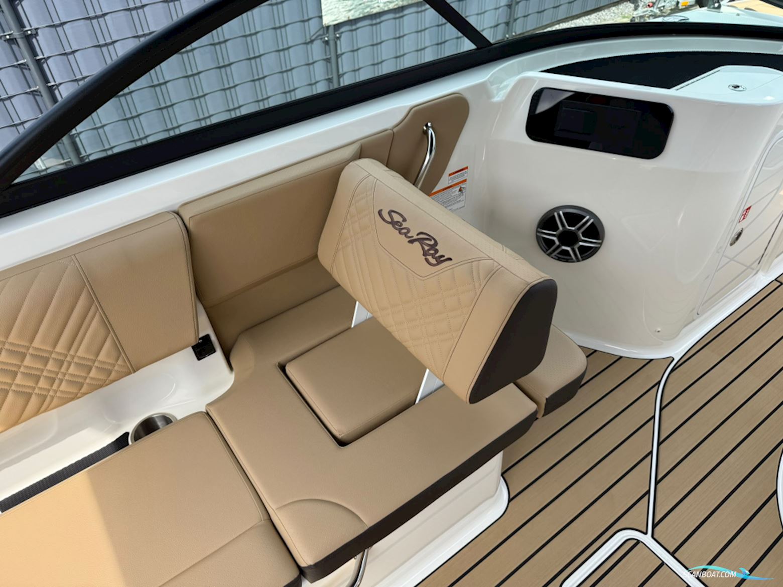 Sea Ray SDX 230