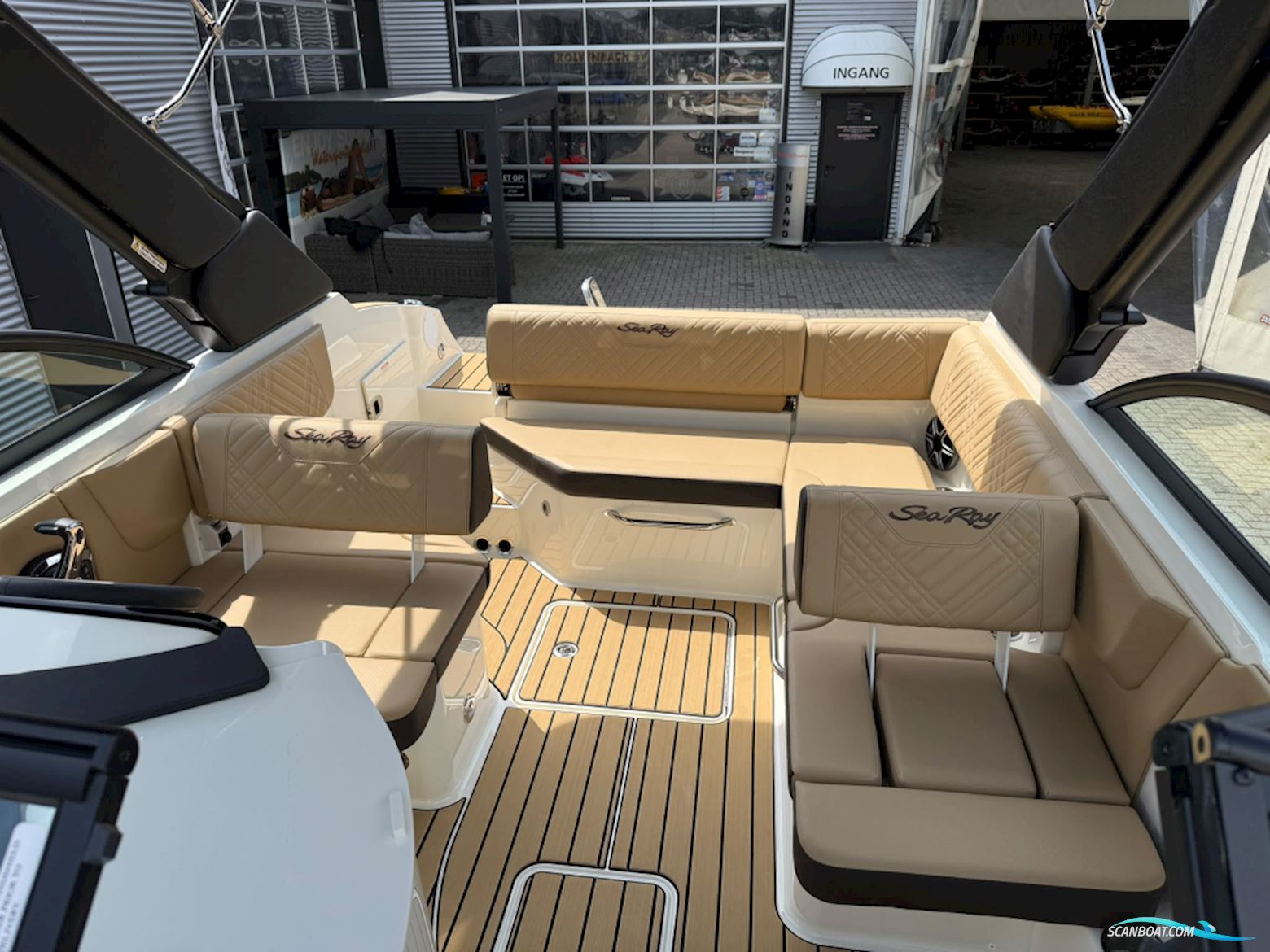 Sea Ray SDX 230