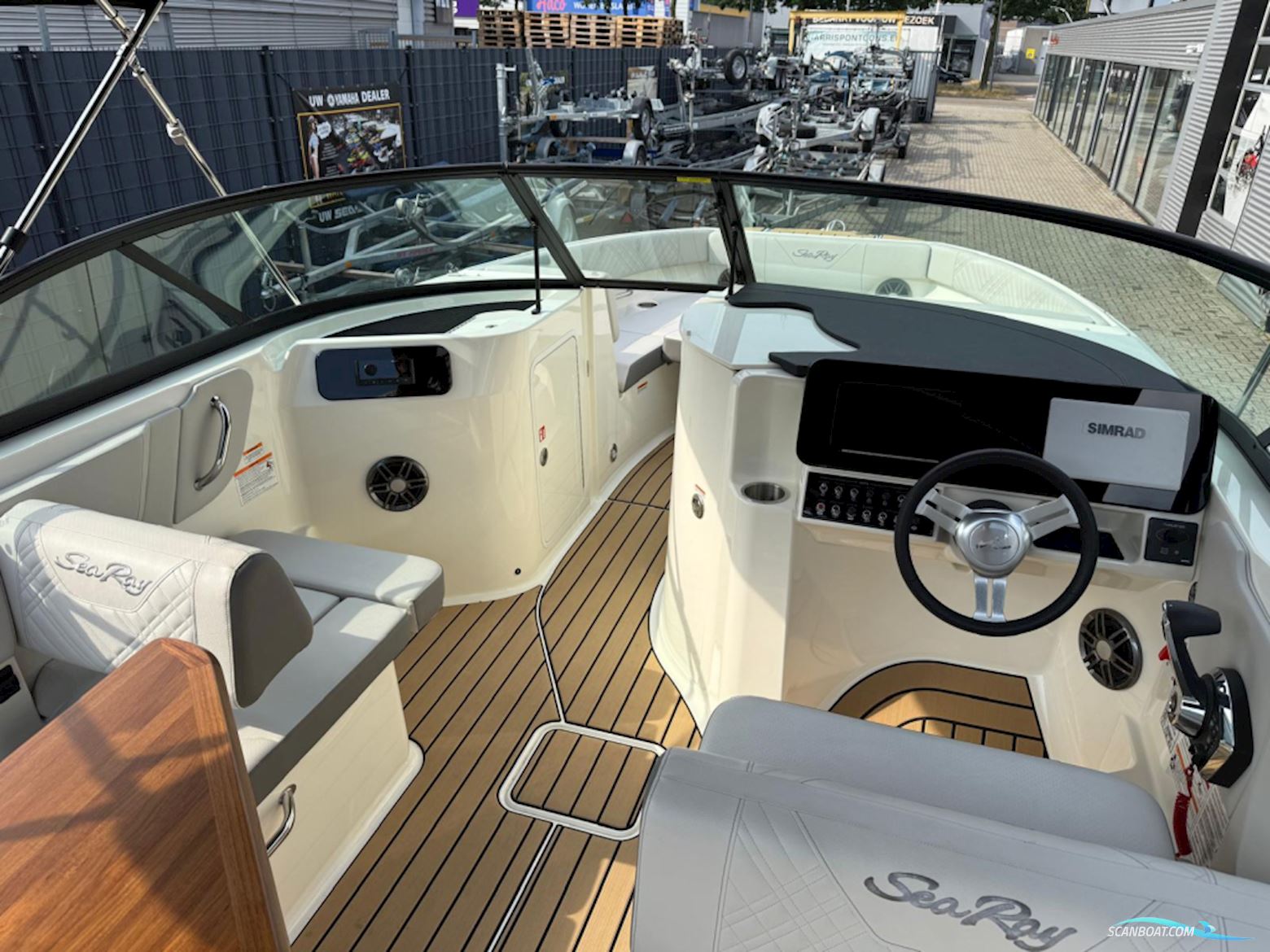 Sea Ray SDX 230