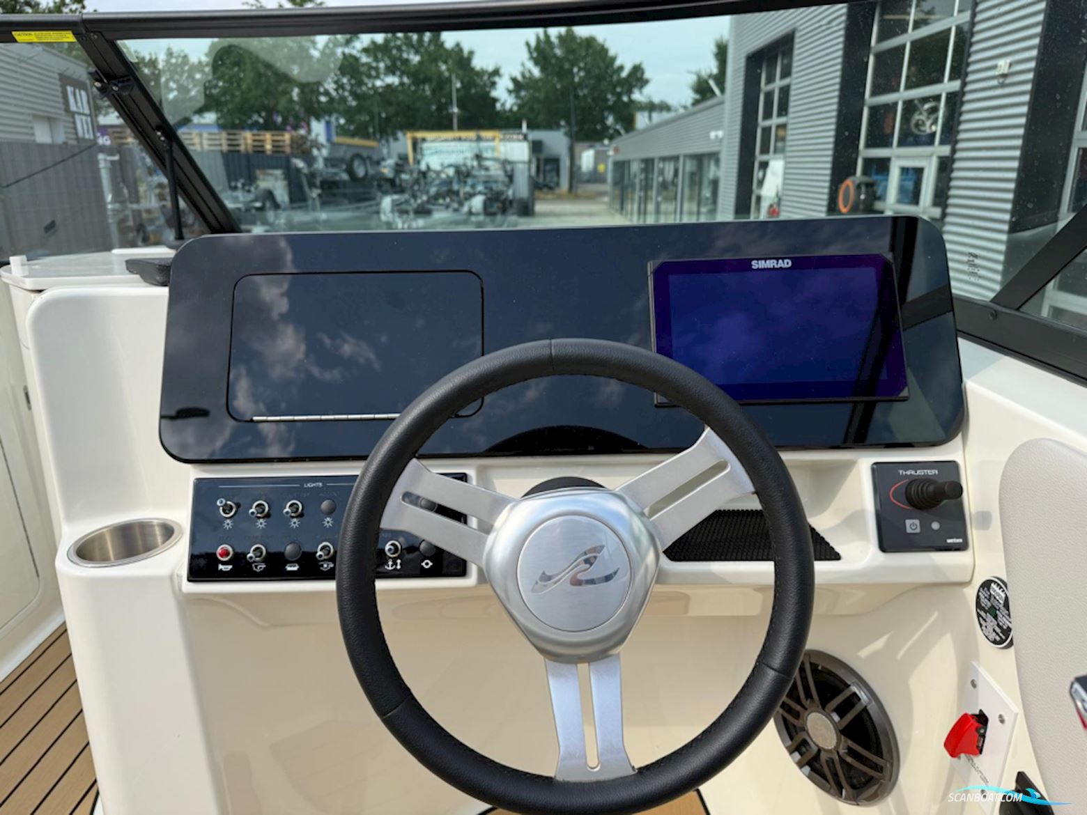 Sea Ray SDX 230