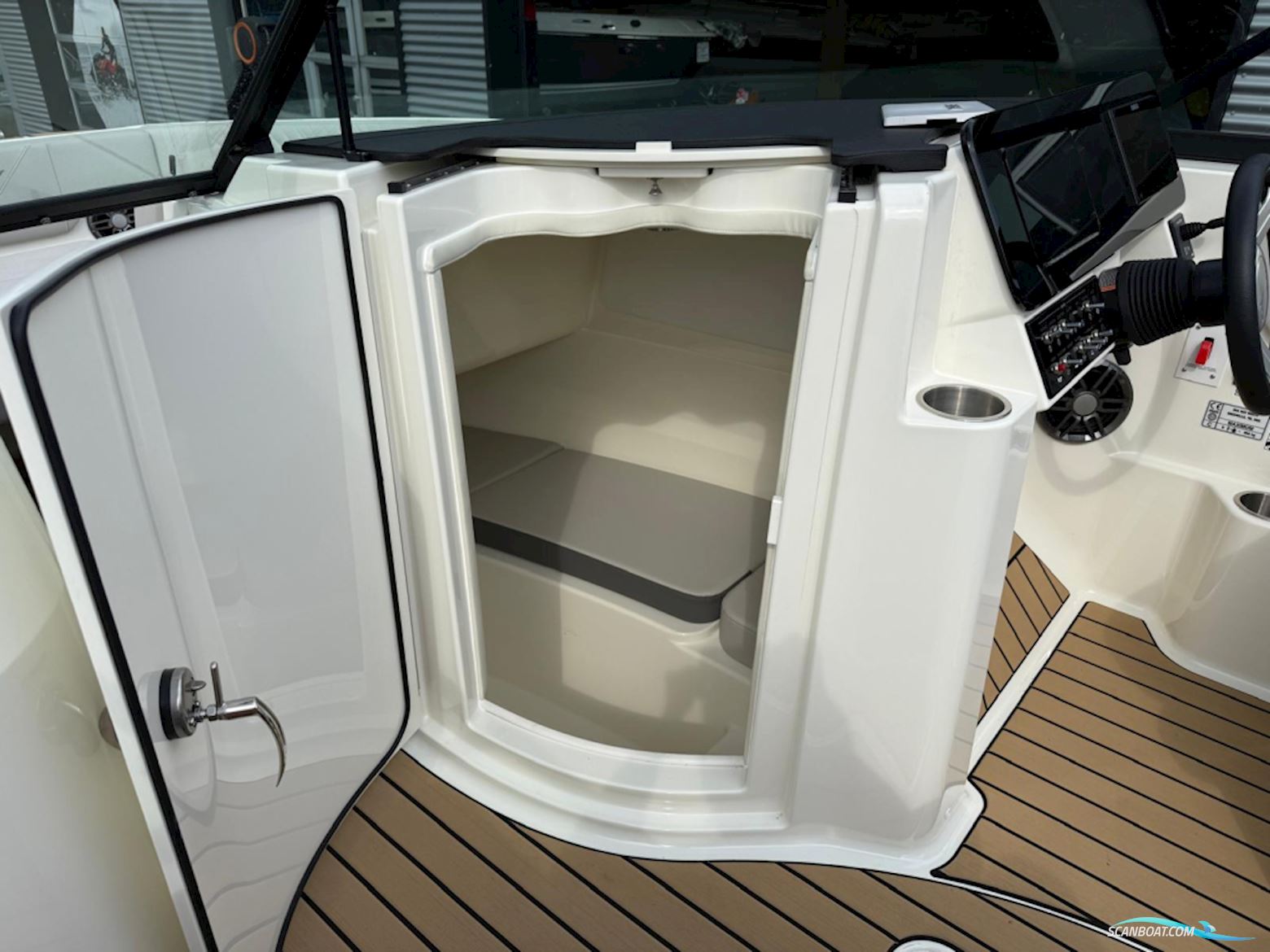 Sea Ray SDX 230