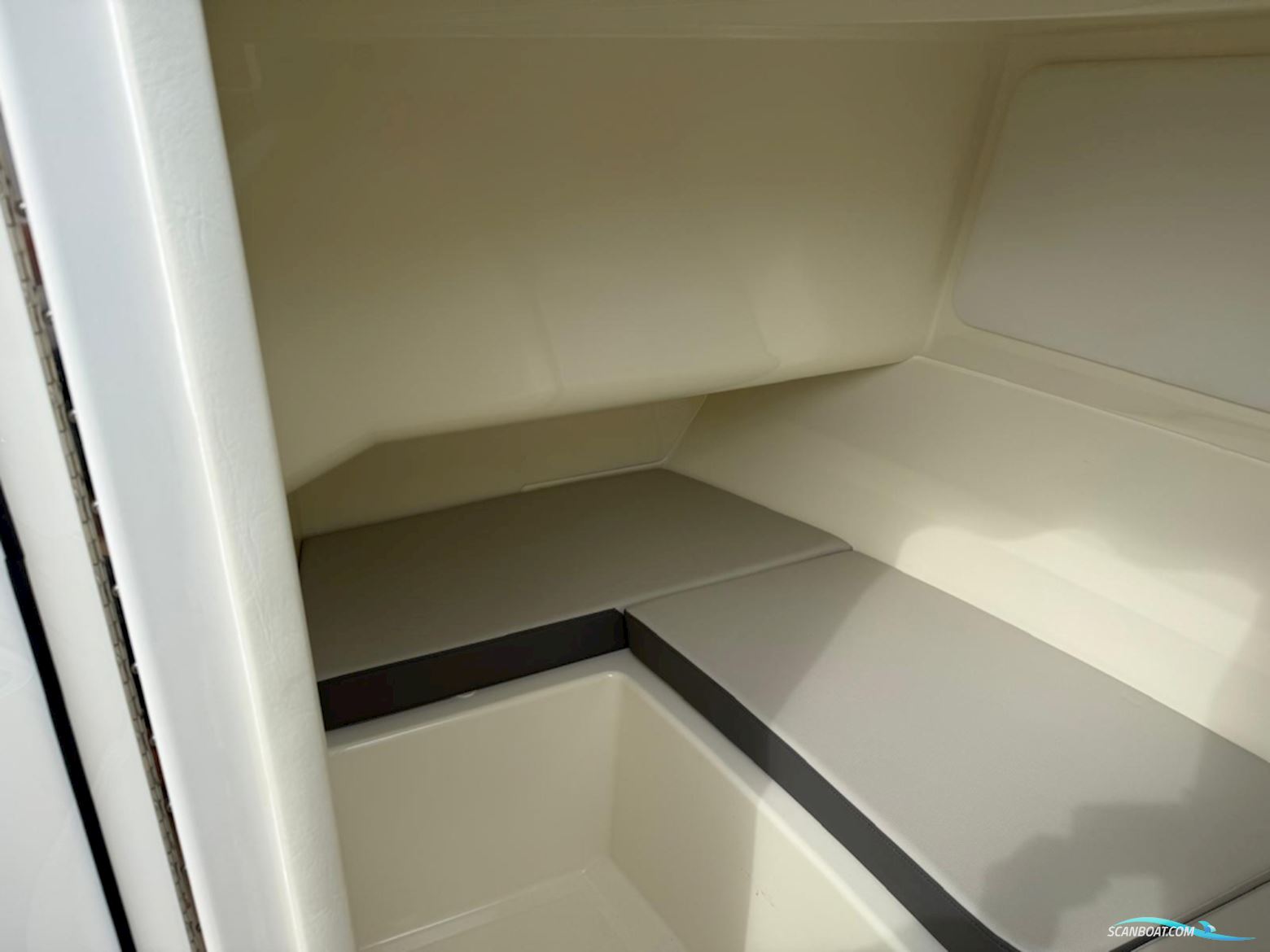 Sea Ray SDX 230