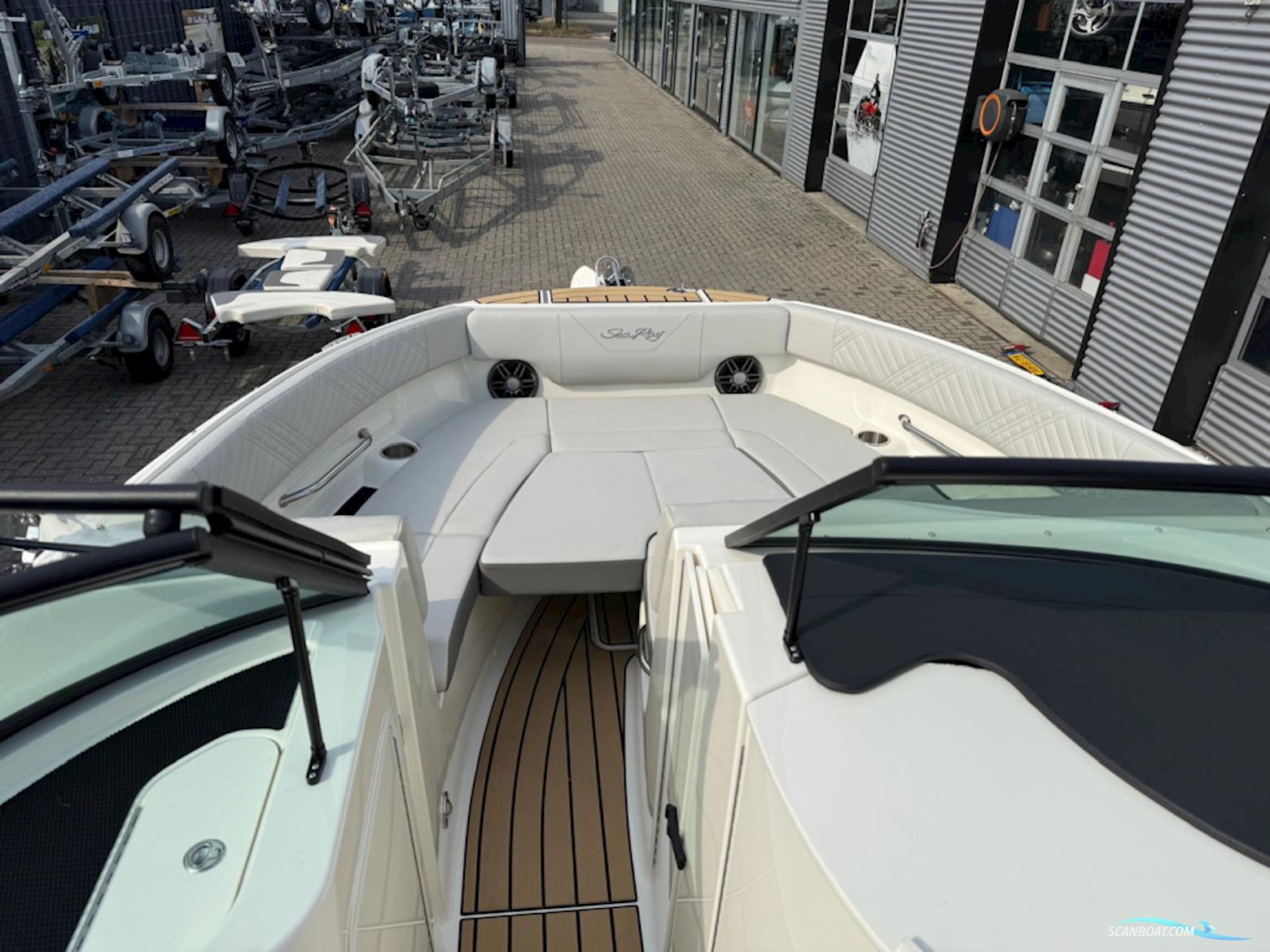 Sea Ray SDX 230