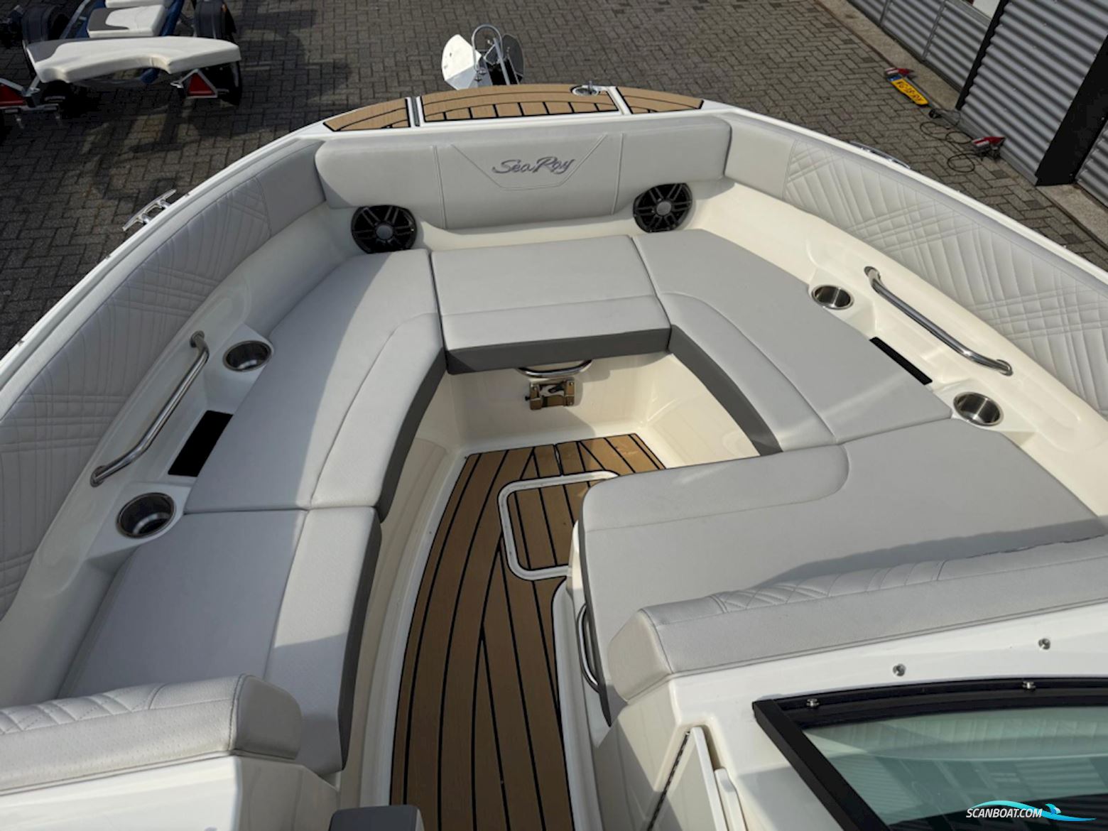 Sea Ray SDX 230