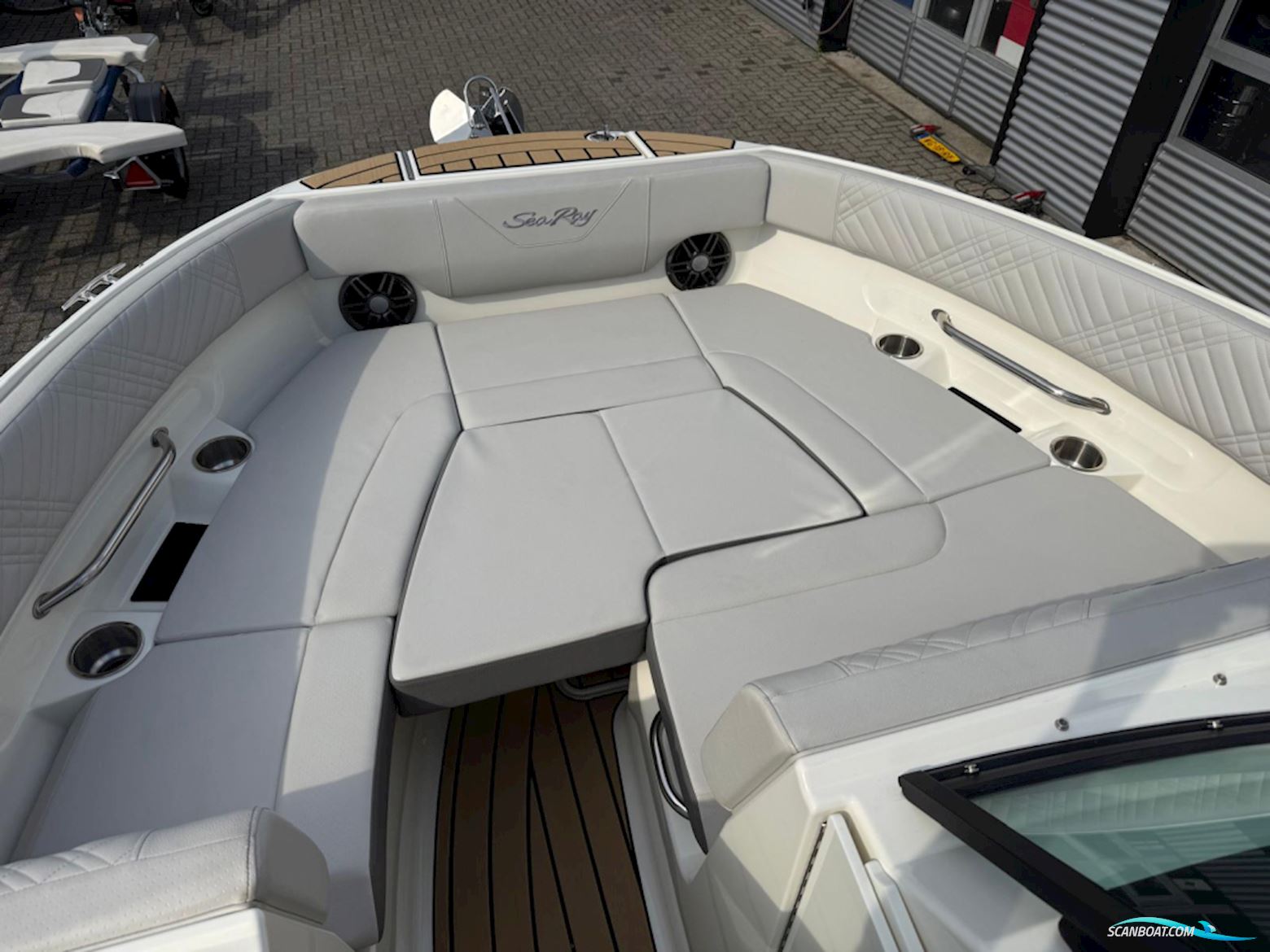 Sea Ray SDX 230