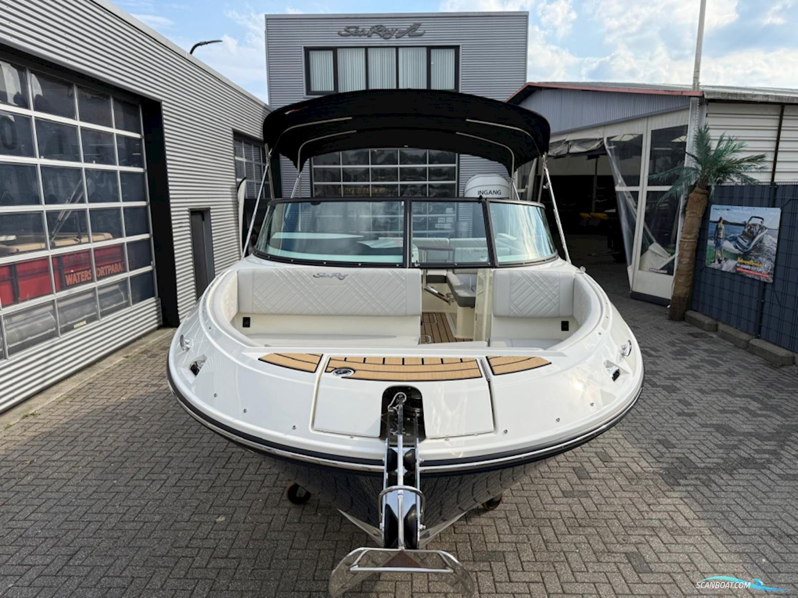 Sea Ray SDX 230