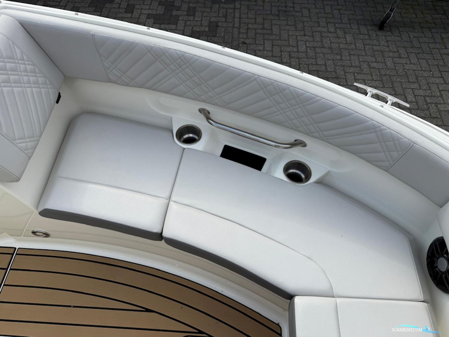 Sea Ray SDX 230