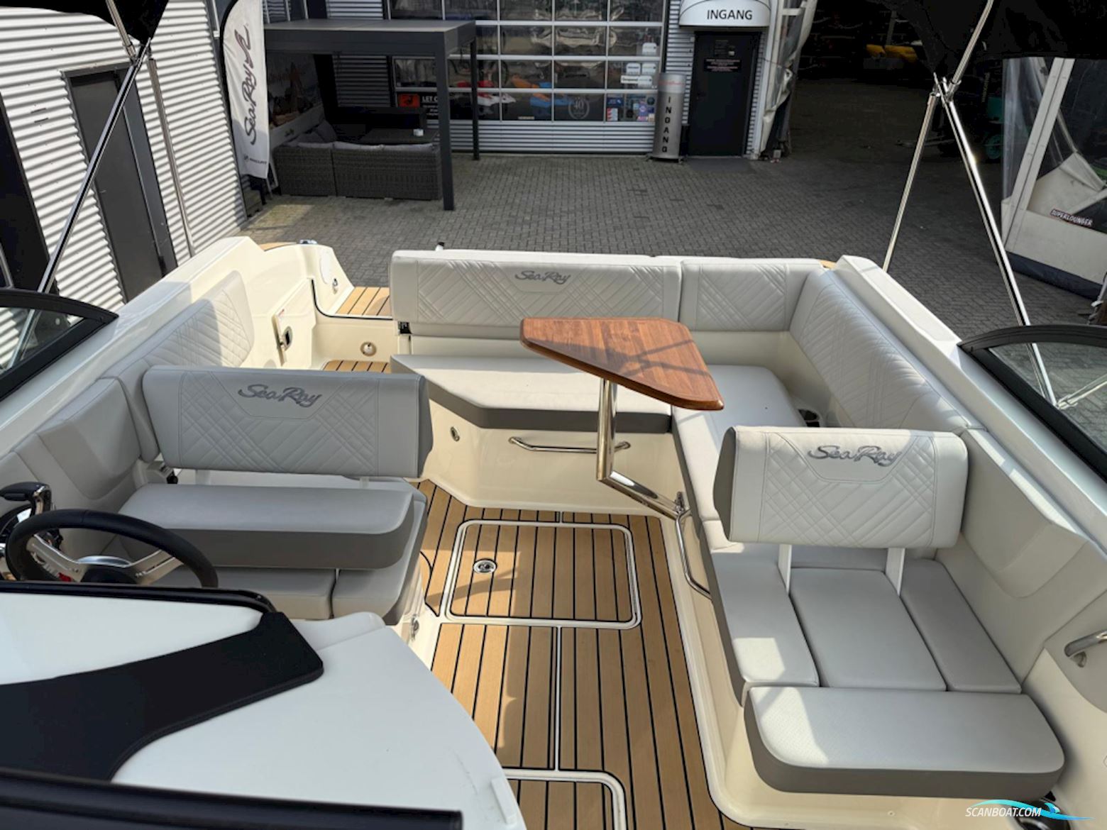 Sea Ray SDX 230