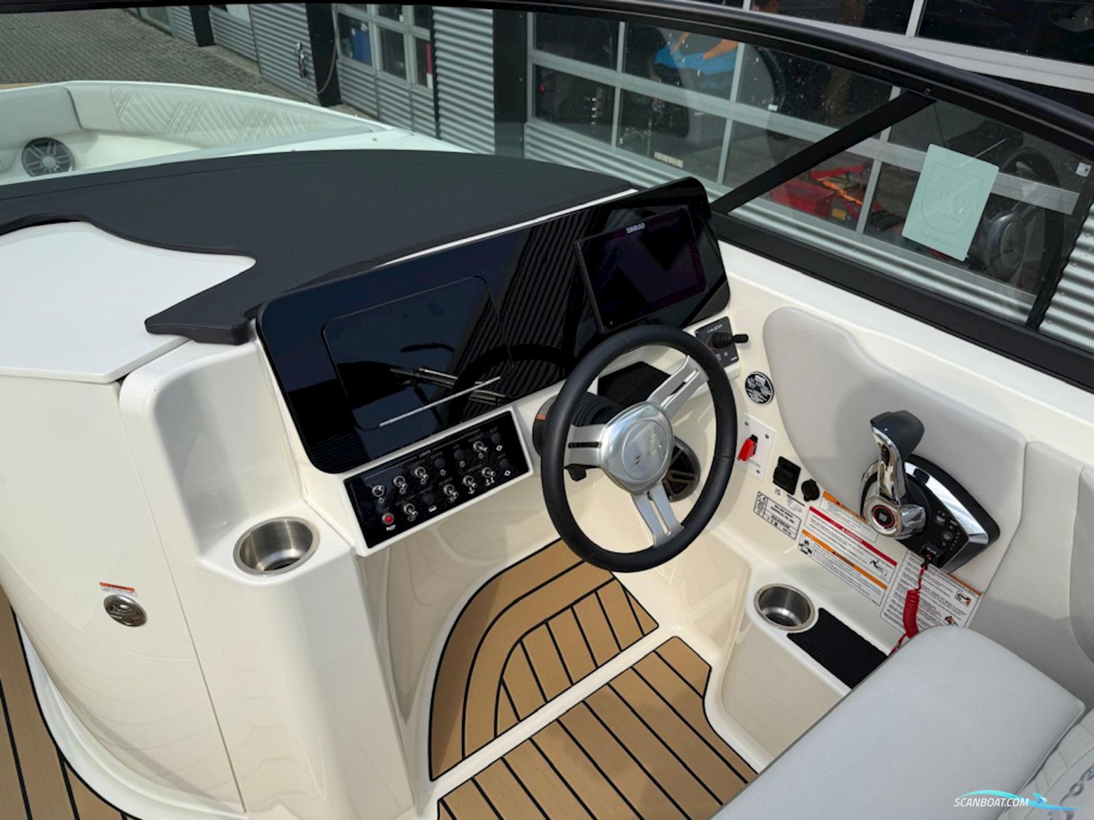 Sea Ray SDX 230