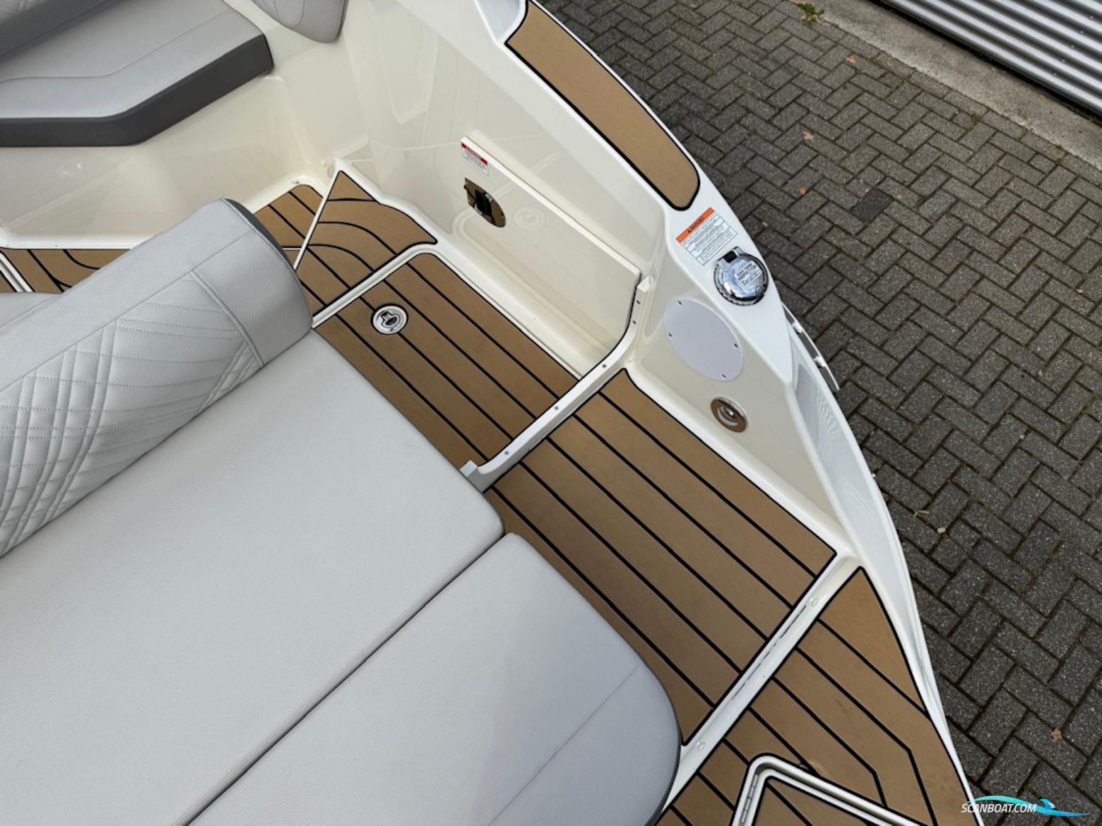 Sea Ray SDX 230