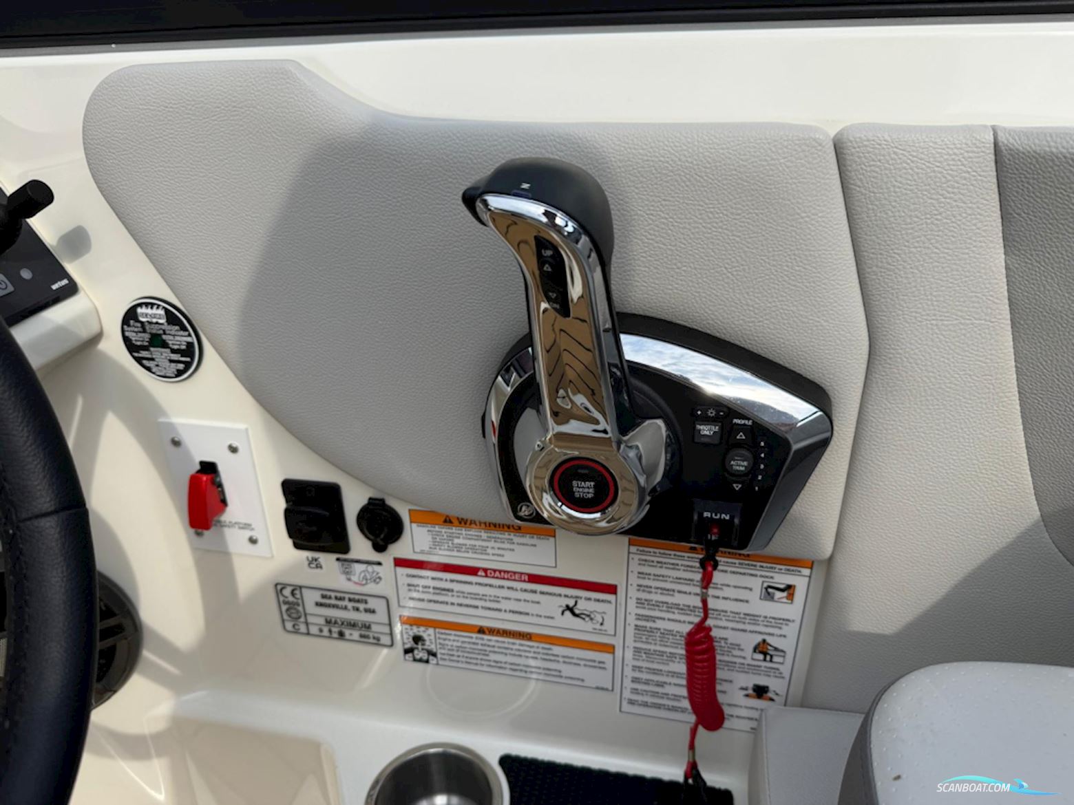 Sea Ray SDX 230