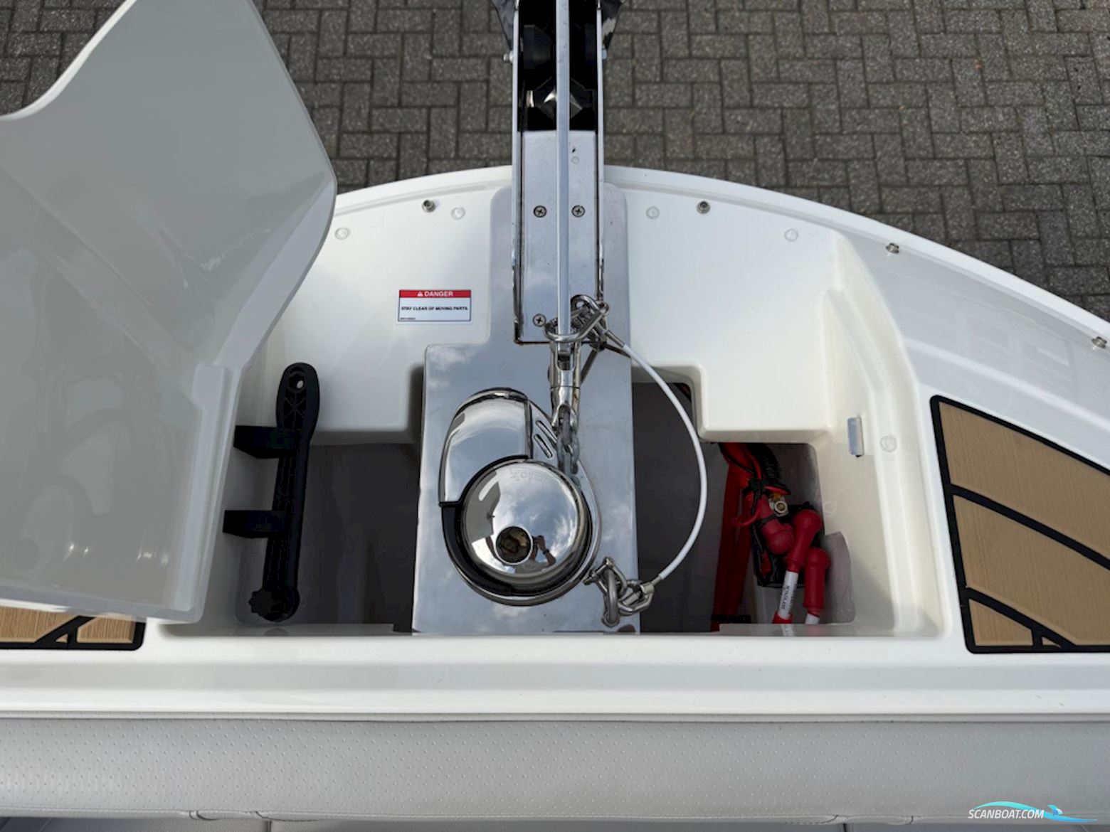 Sea Ray SDX 230