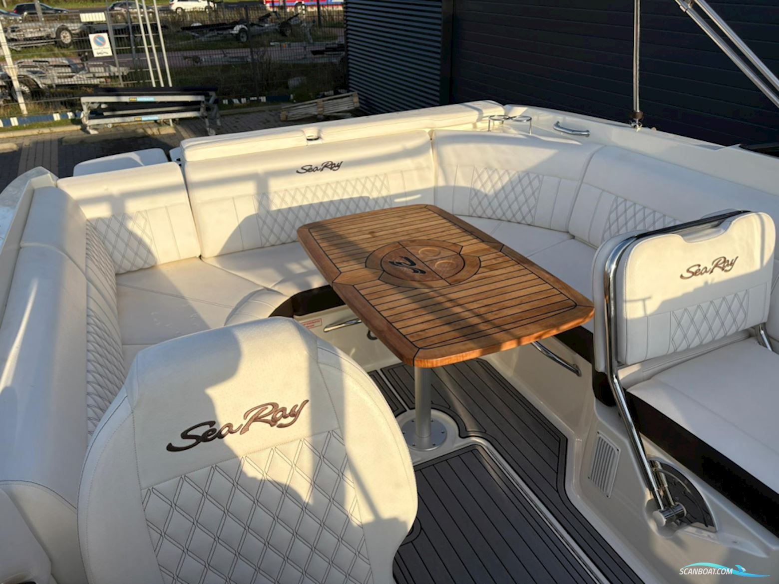 Sea Ray SLX 250