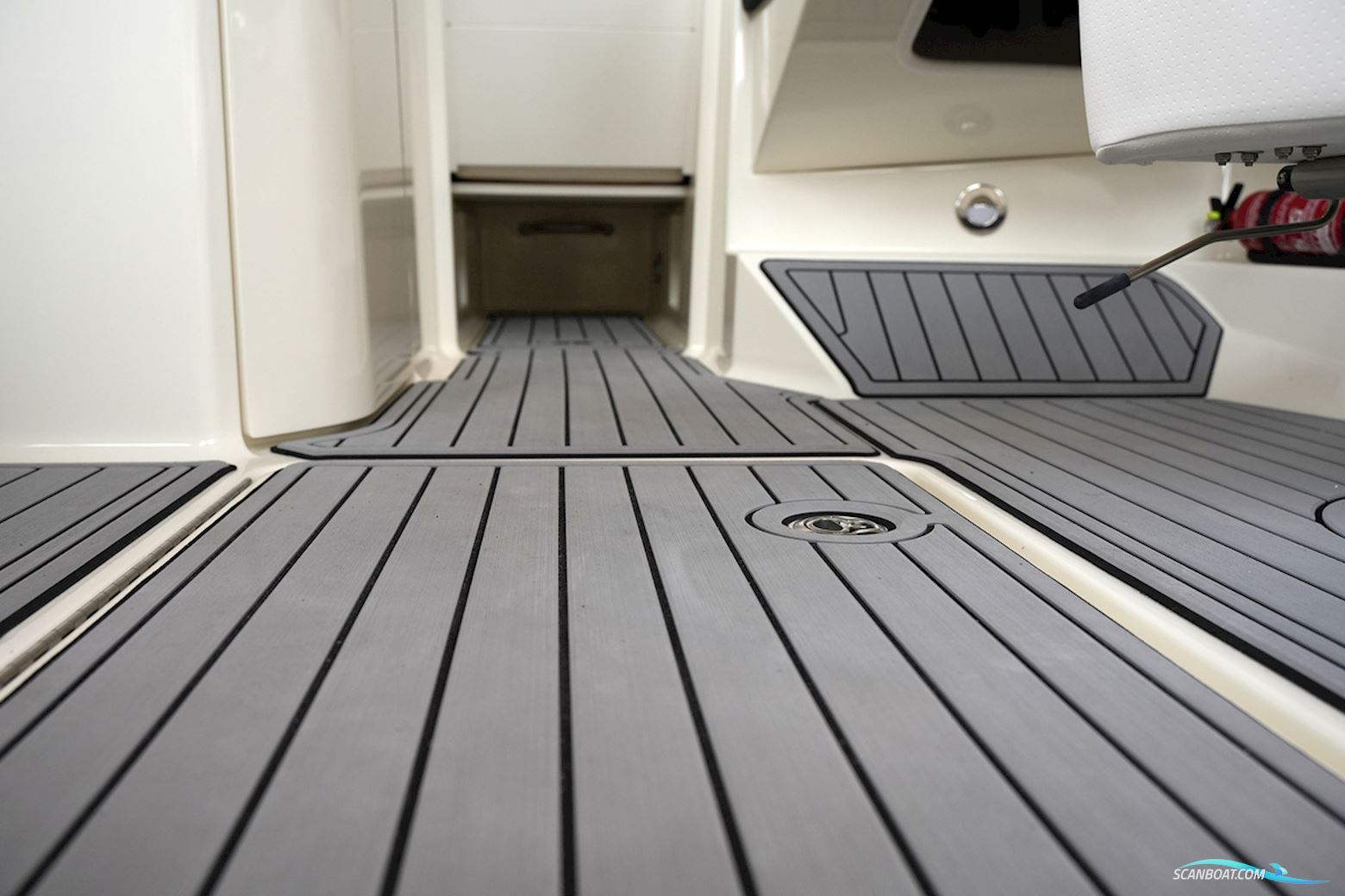 Sea Ray SPX 230 Outboard