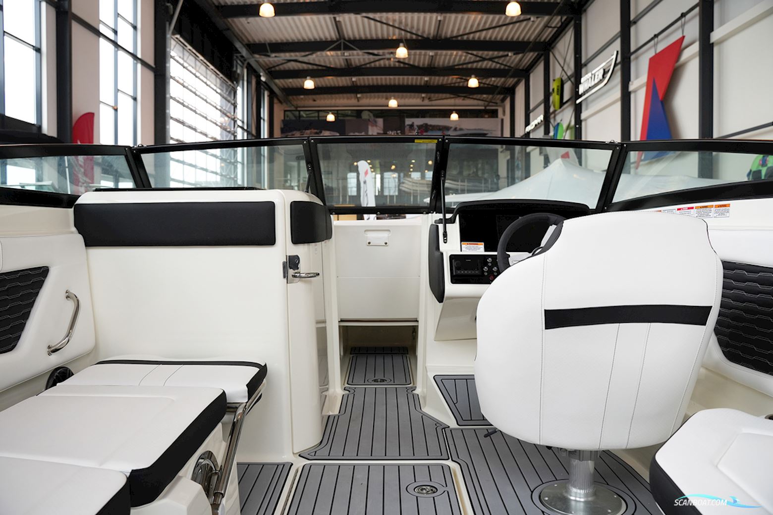 Sea Ray SPX 230 Outboard