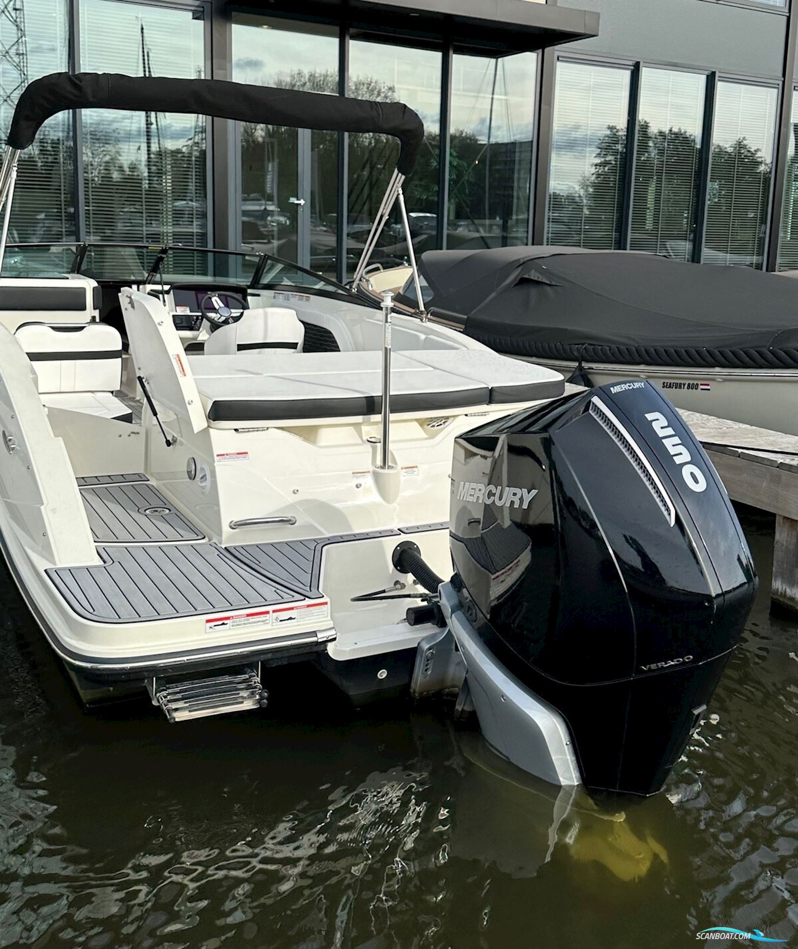 Sea Ray SPX 230 Outboard
