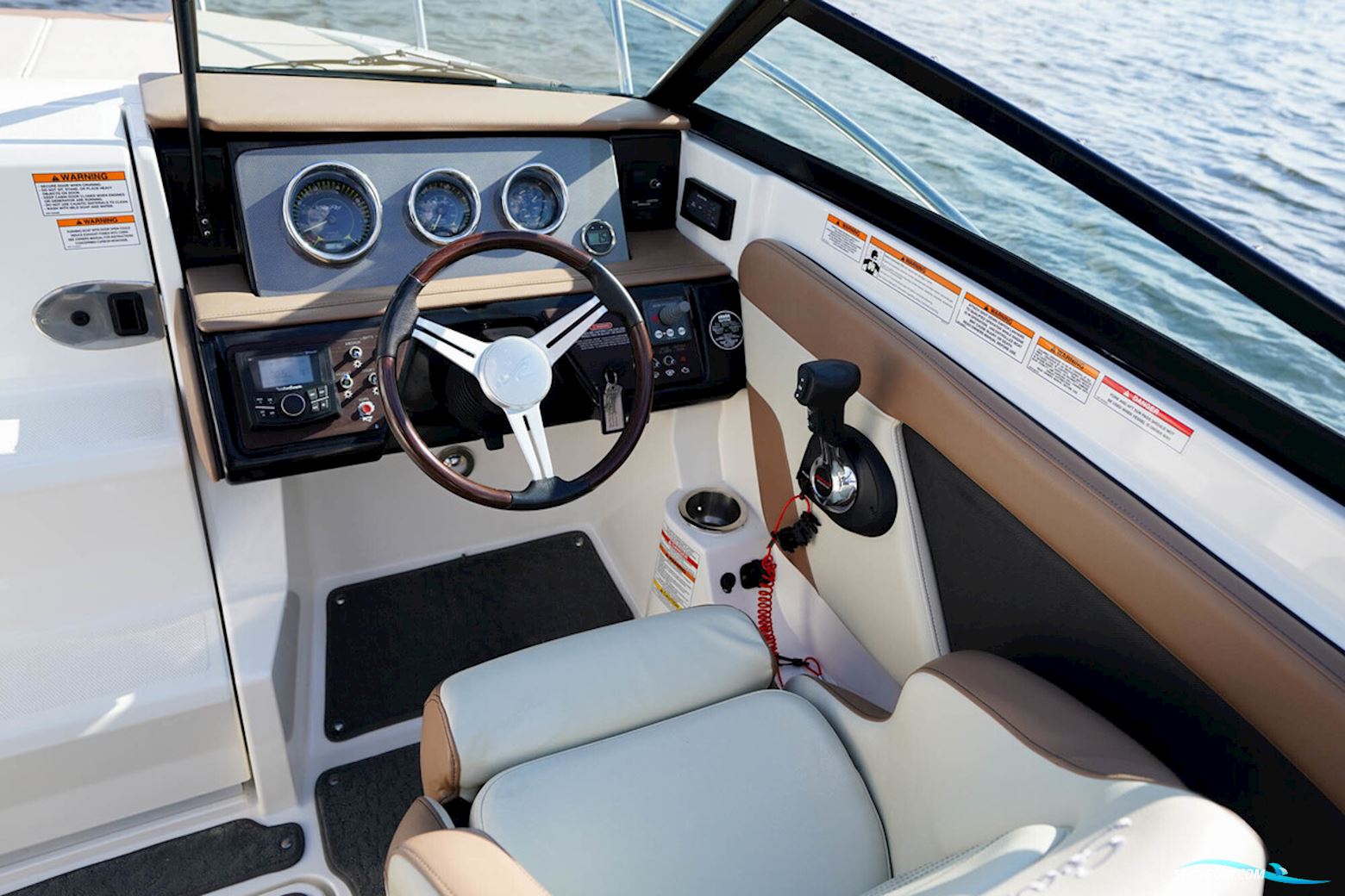 Sea Ray Sun Sport 230