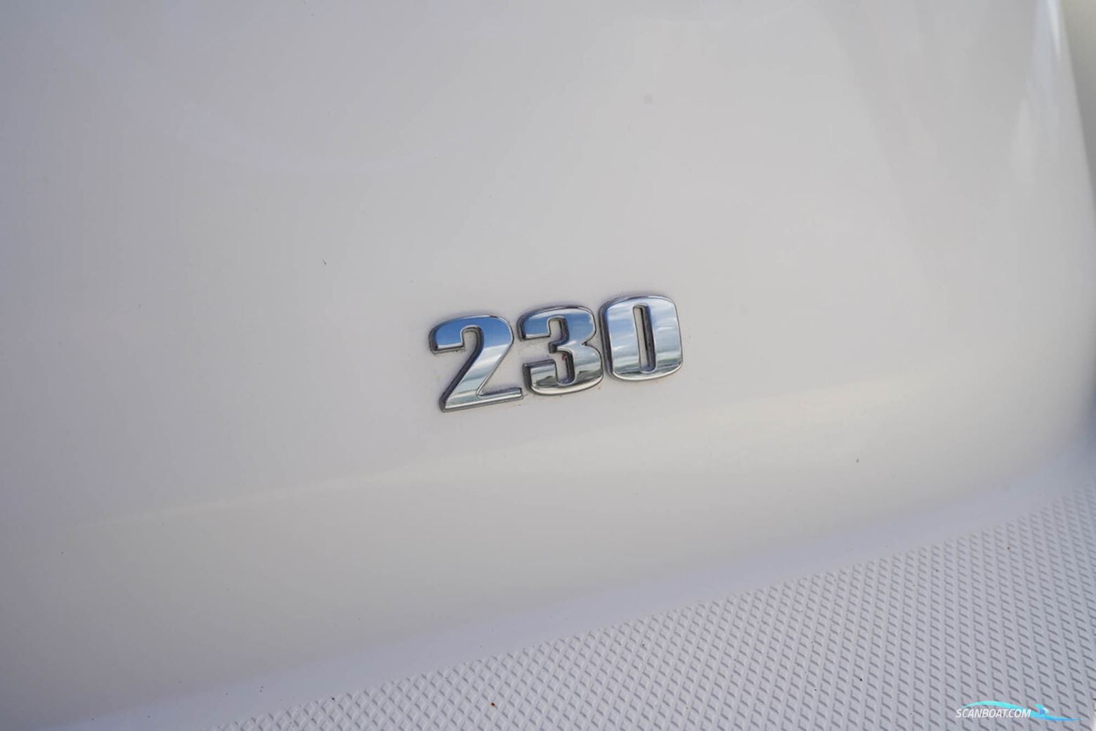 Sea Ray Sun Sport 230