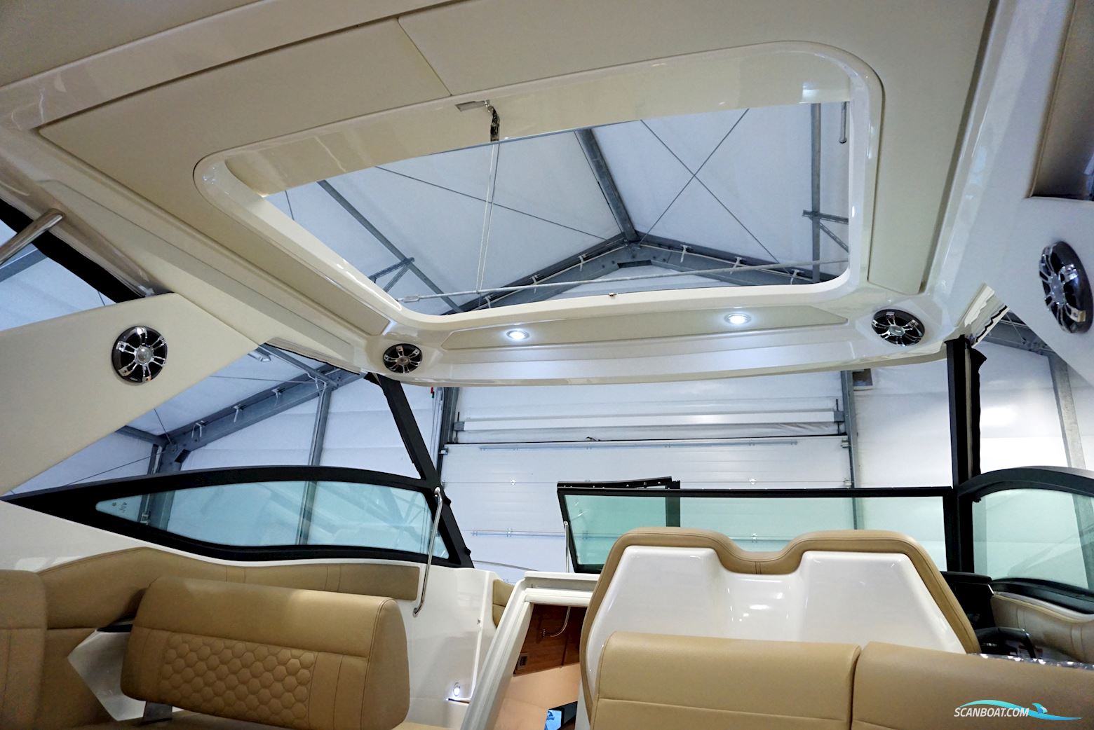 Sea Ray Sundancer 320 - IN Store!