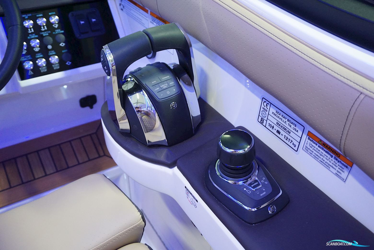 Sea Ray Sundancer 320 - IN Store!