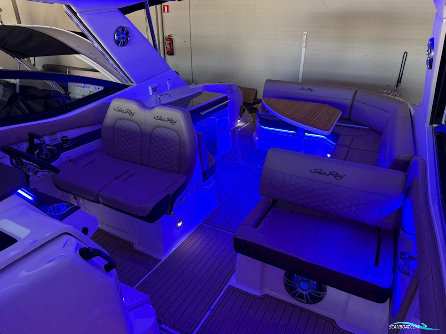 Sea Ray Sundancer 320