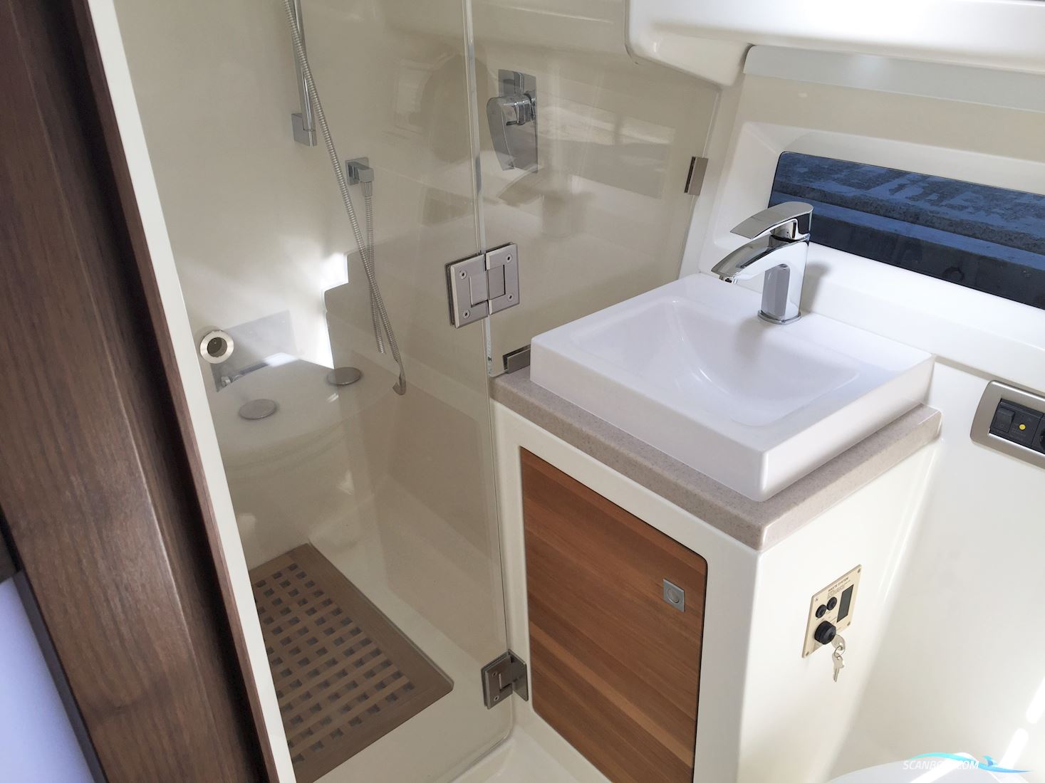 Sea Ray Sundancer 355