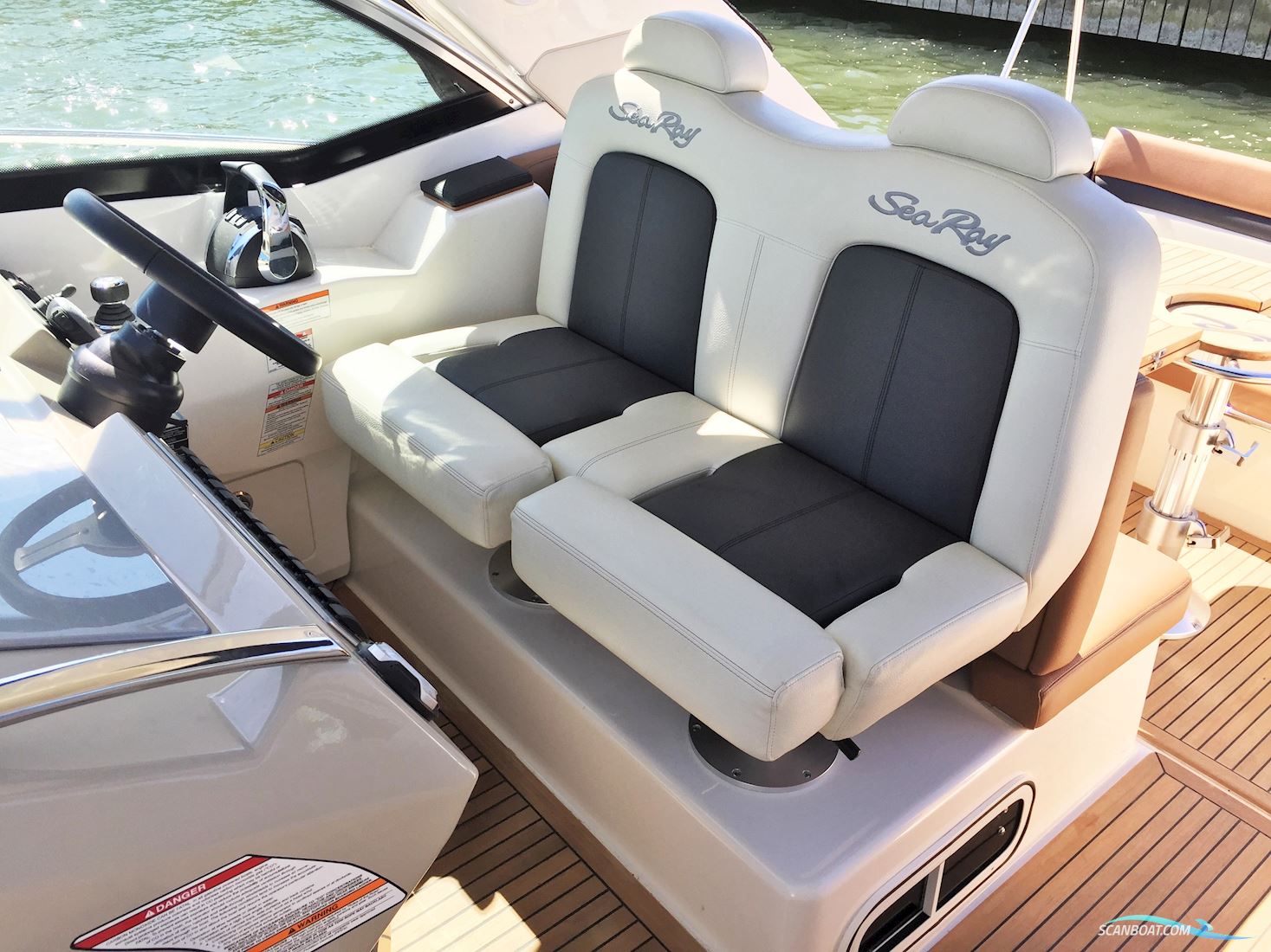 Sea Ray Sundancer 355