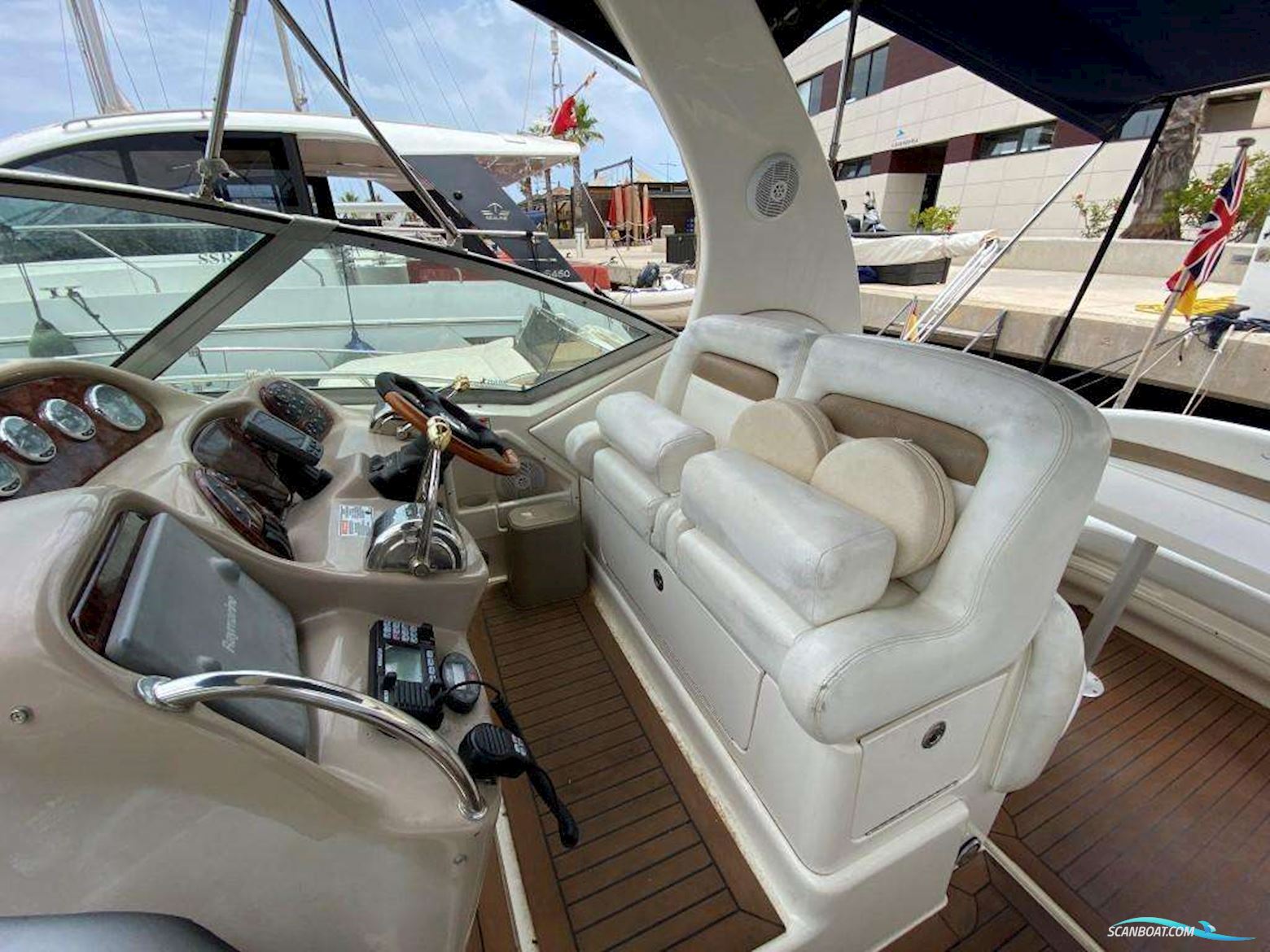 Sea Ray Sundancer 355