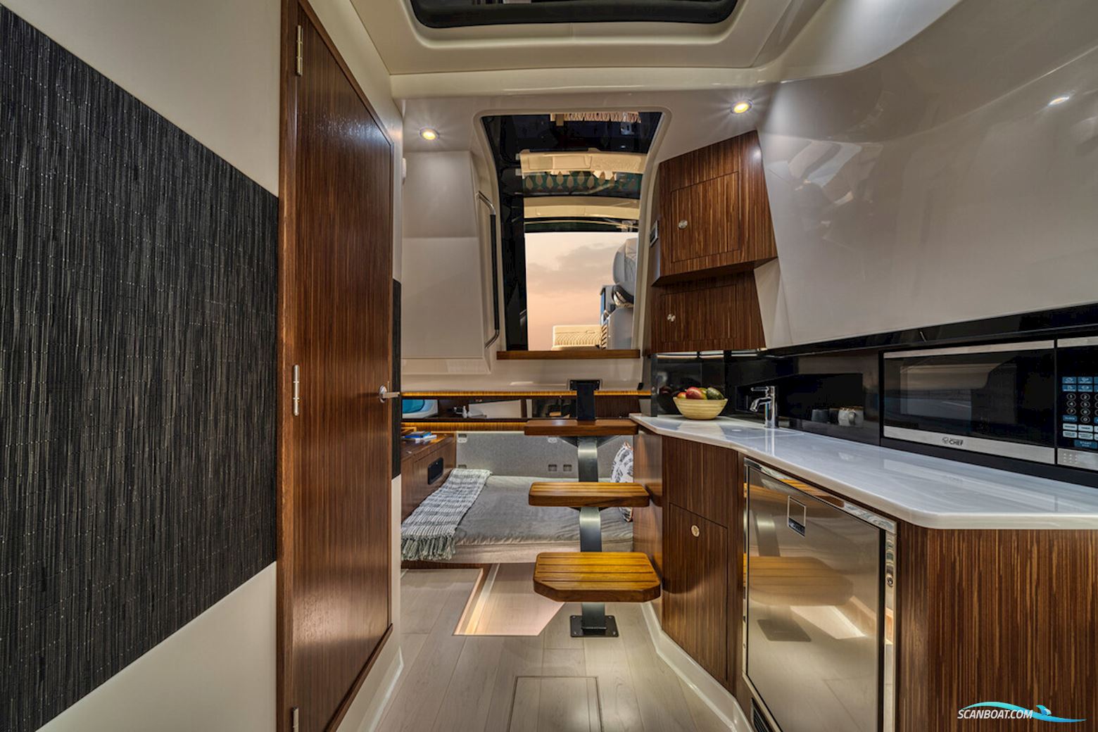 Sea Ray Sundancer 370