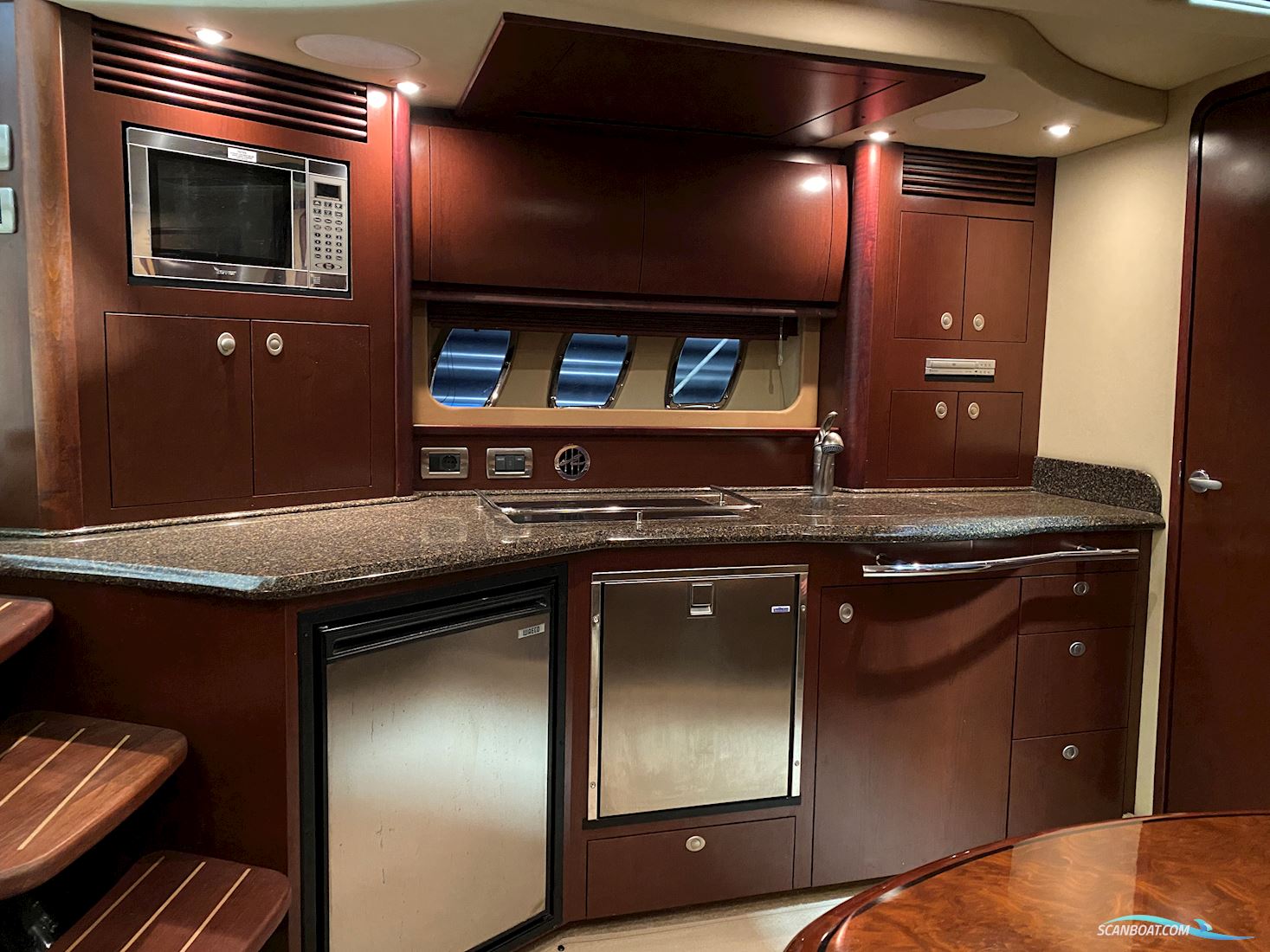 Sea Ray Sundancer 425