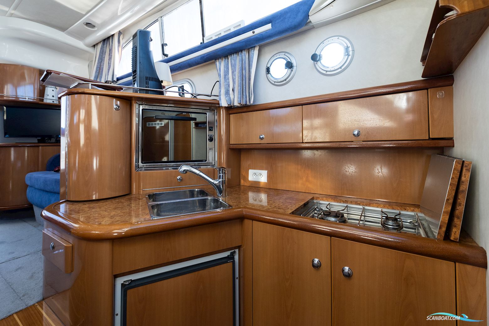 Sealine 360