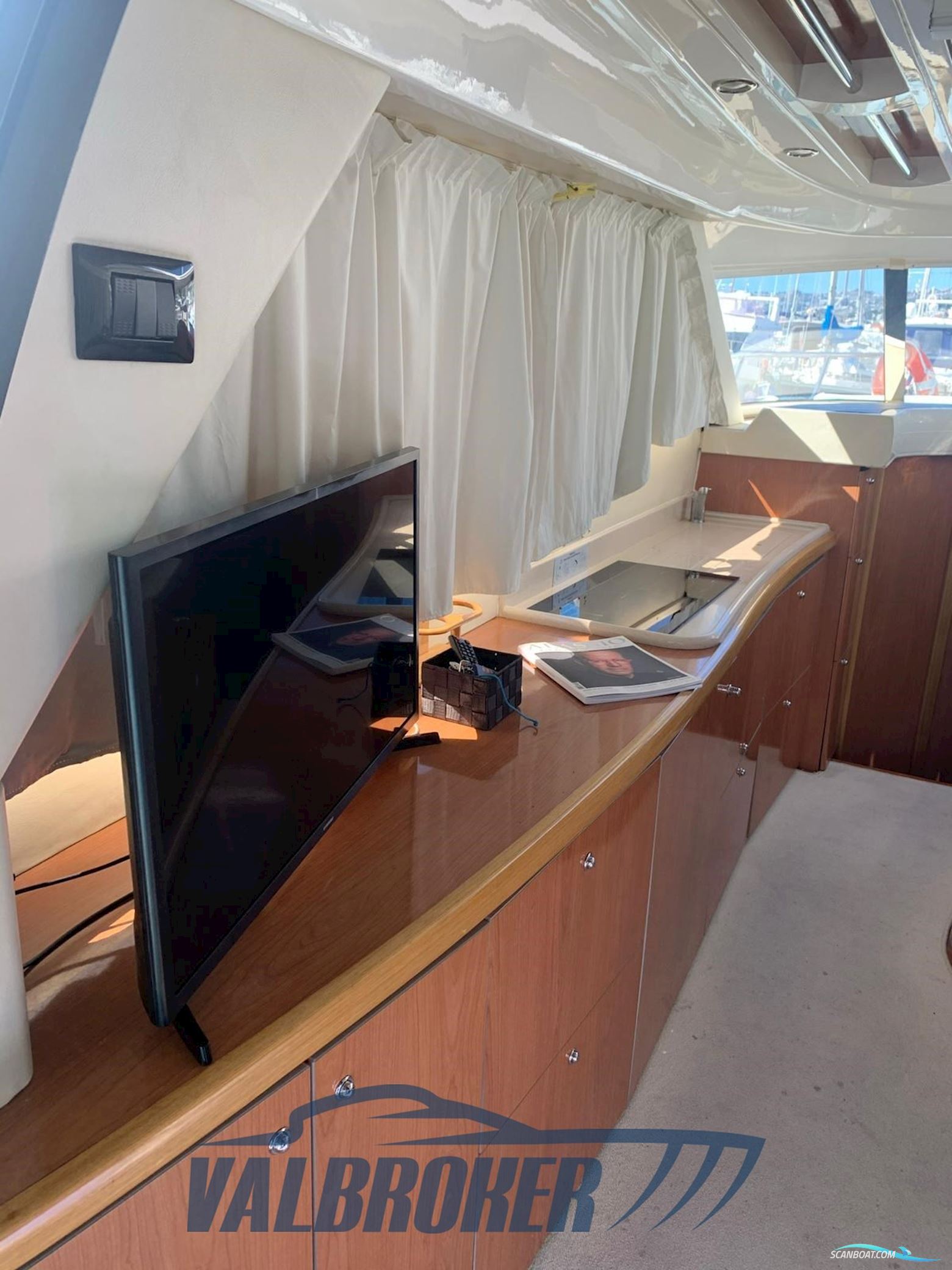 Sealine C 39