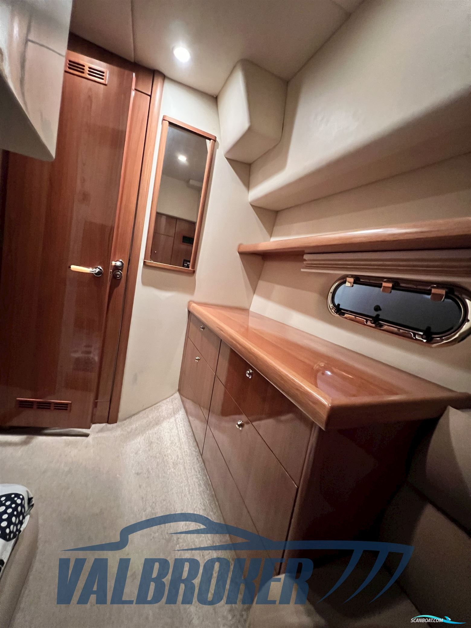 Sealine C 39