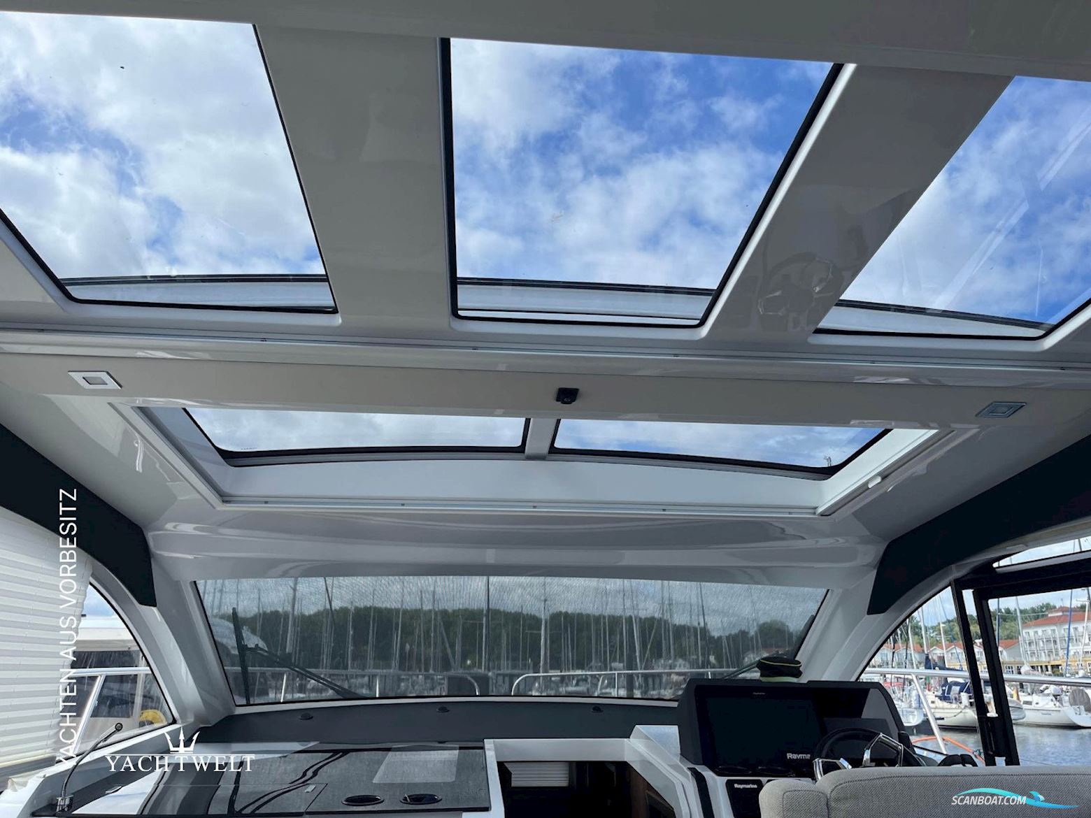 Sealine C 390