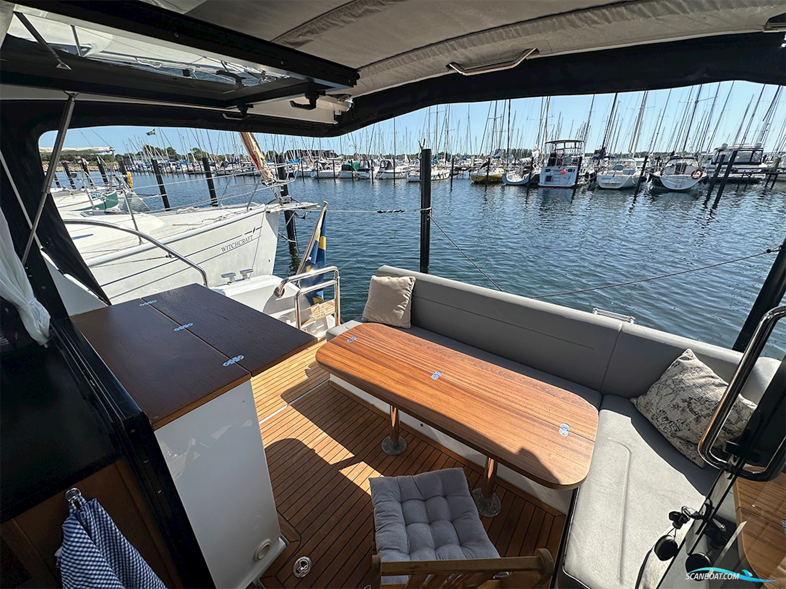 Sealine C330