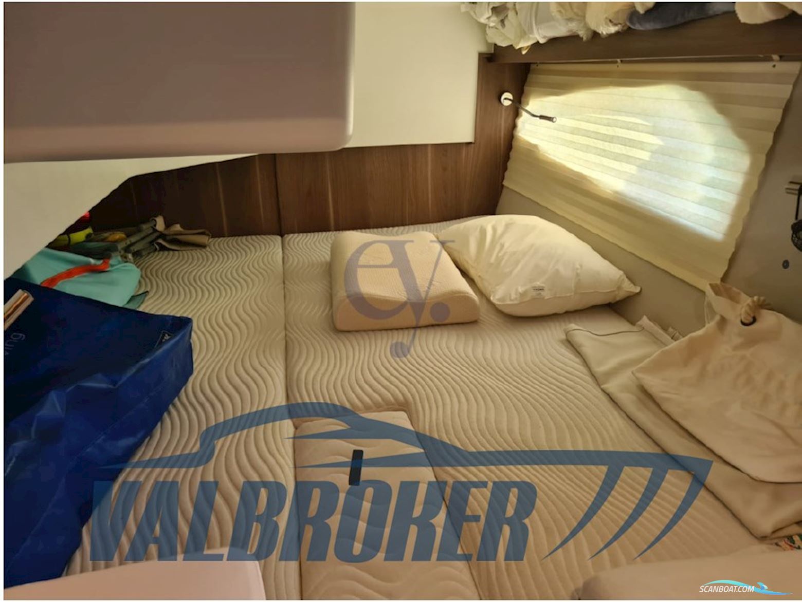 Sealine C330