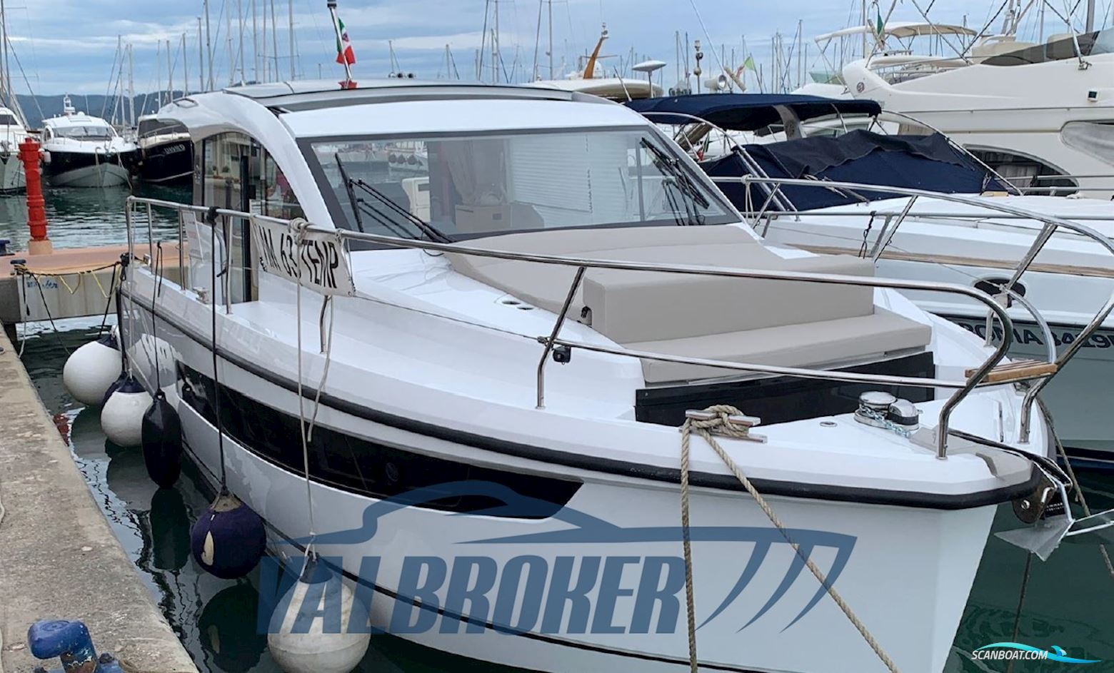 Sealine C335V Motorbåd 2021, med Suzuki BF motor, Italien