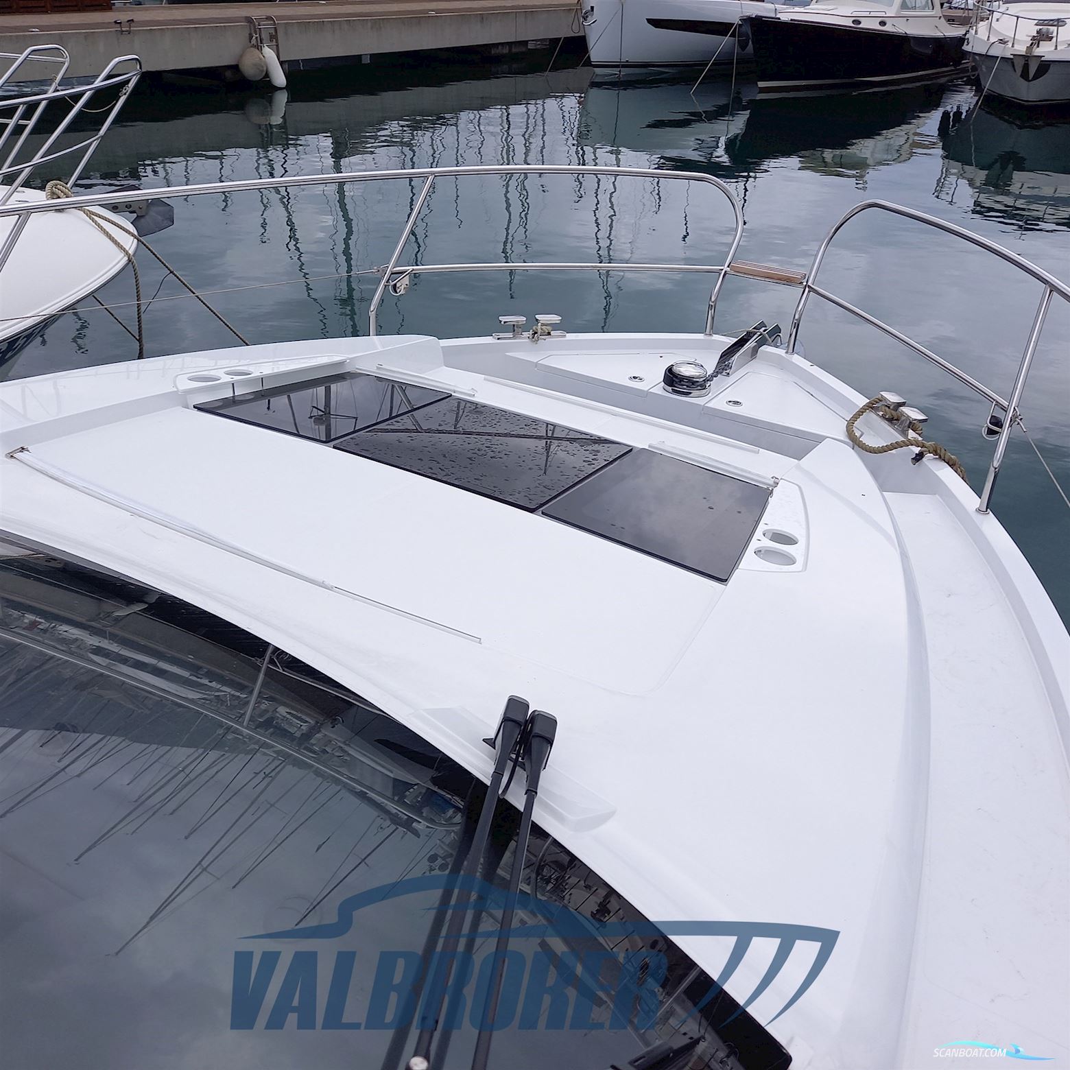 Sealine C335V