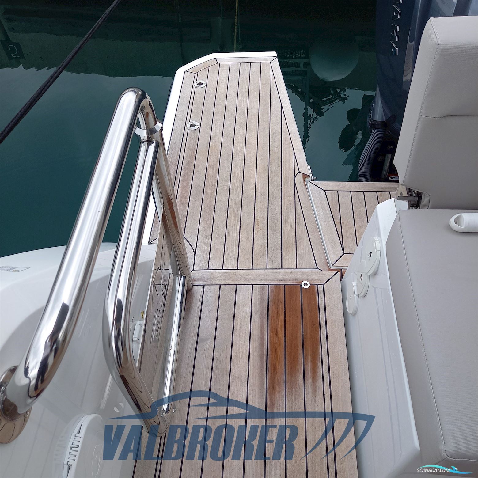 Sealine C335V