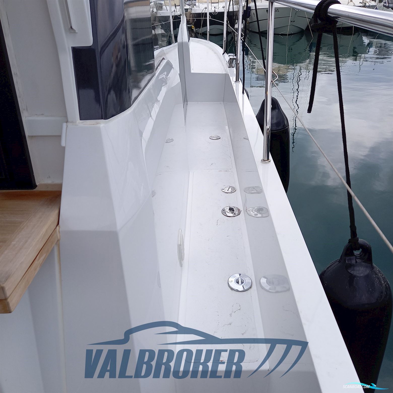 Sealine C335V