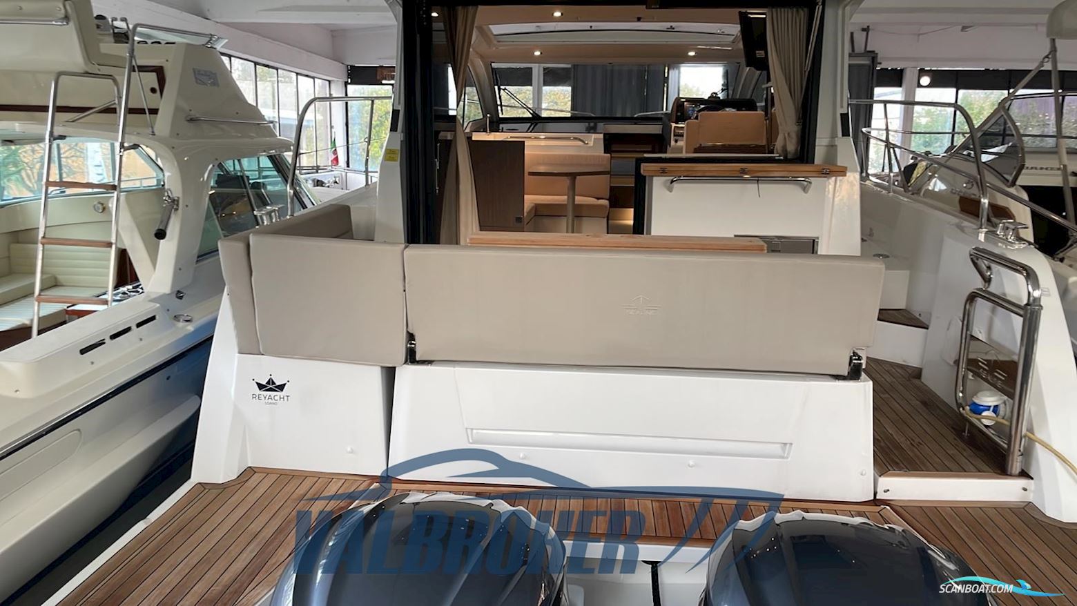 Sealine C335V