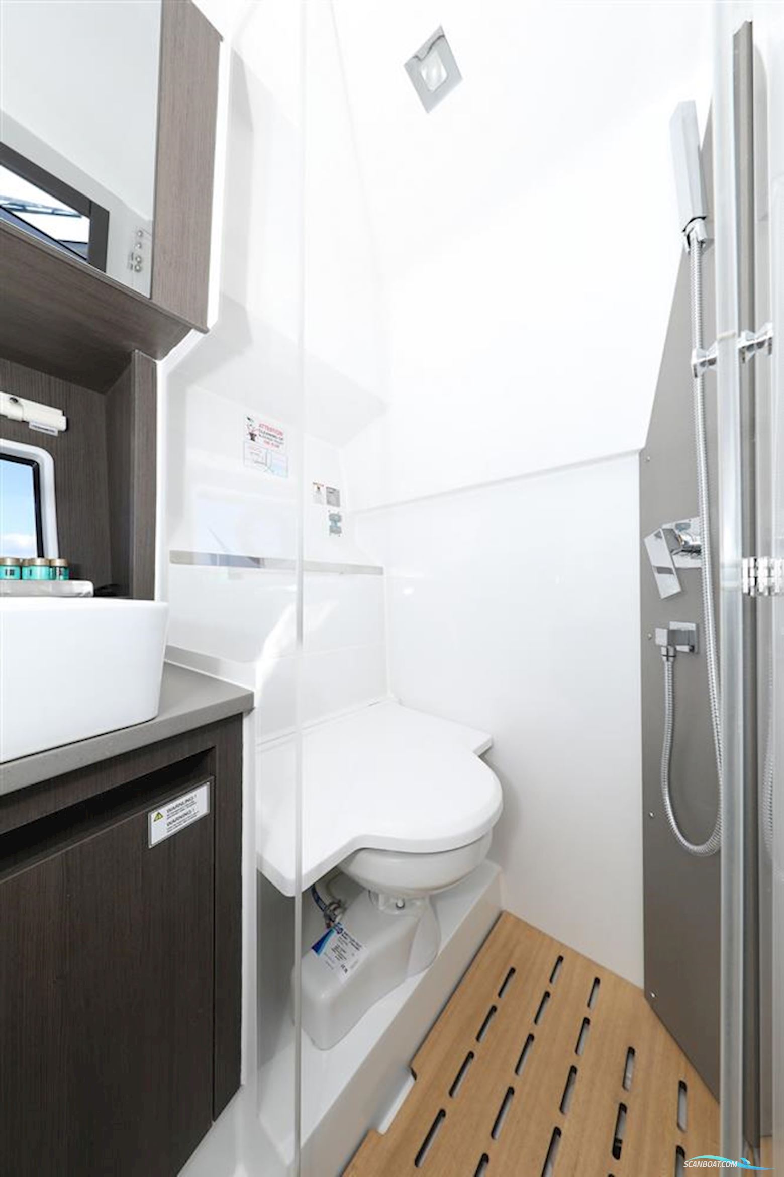 Sealine C335v