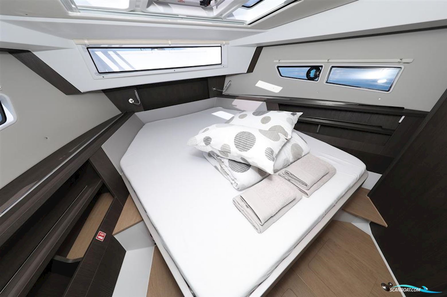 Sealine C335v