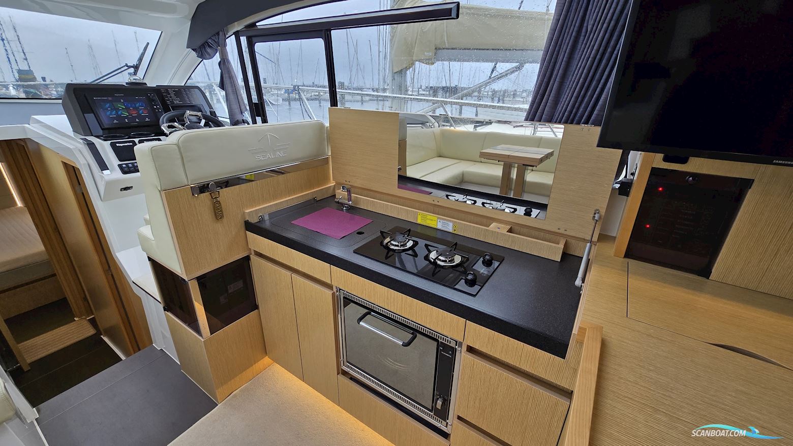 Sealine C390