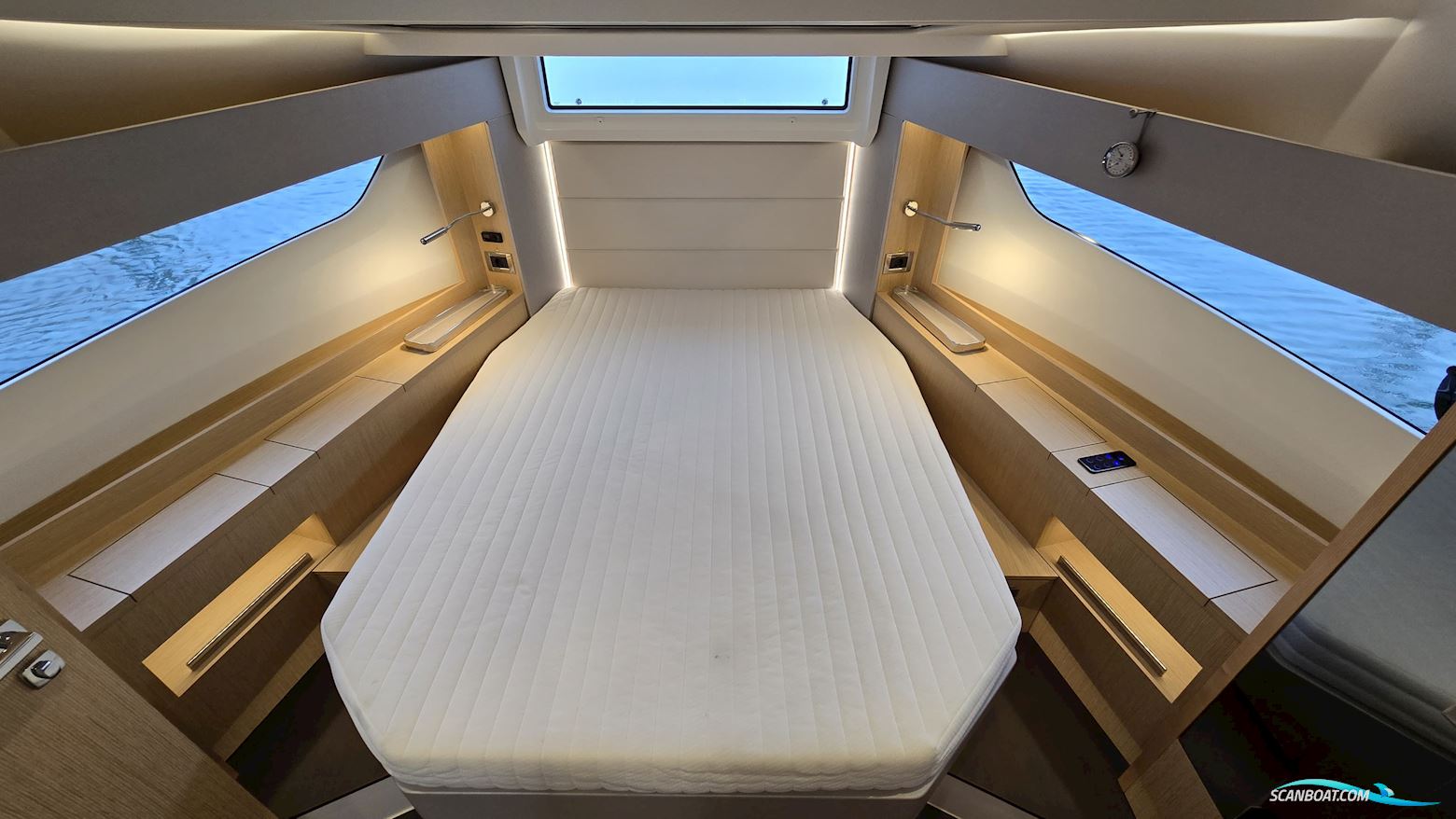 Sealine C390