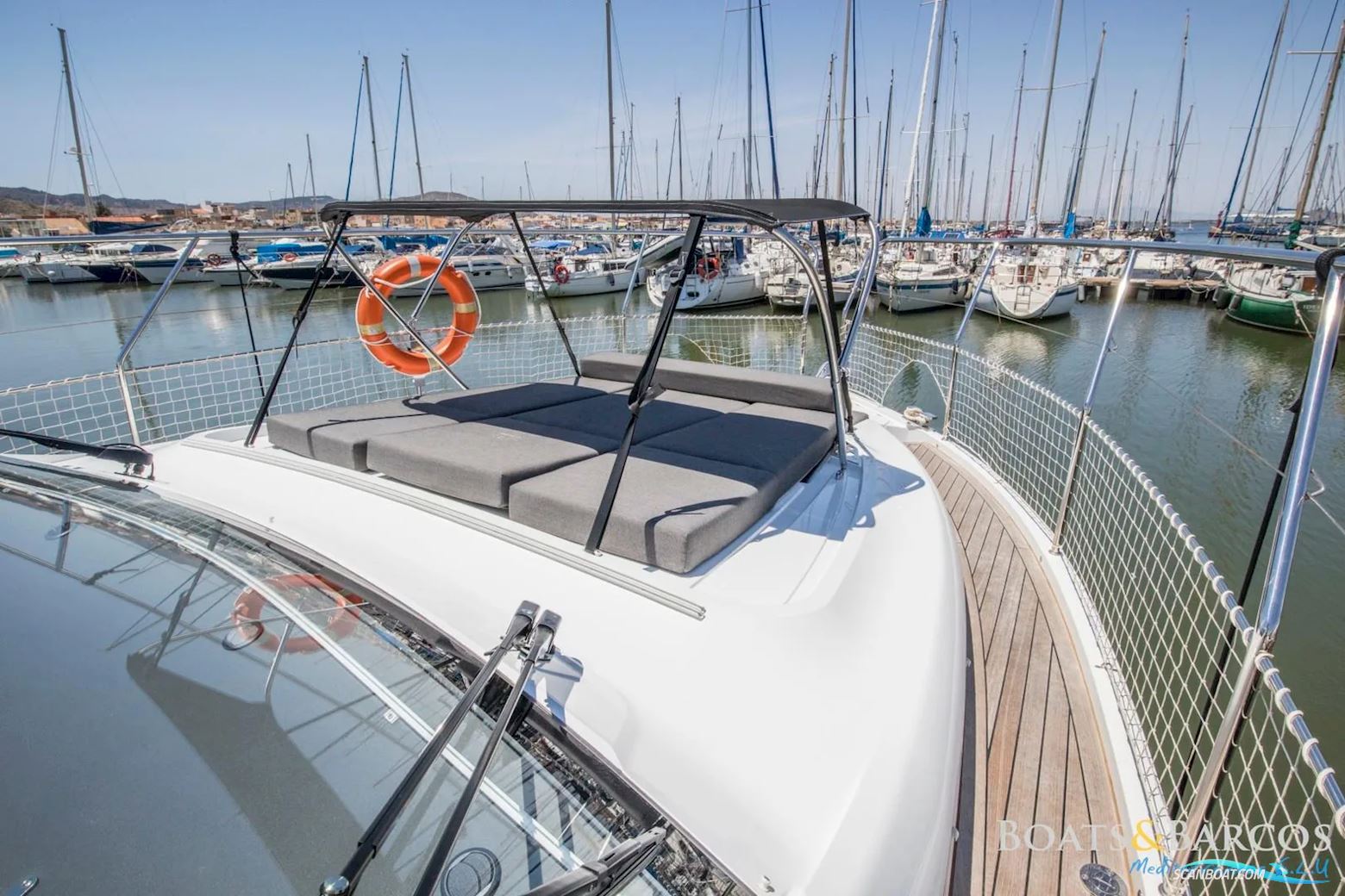 Sealine C390V