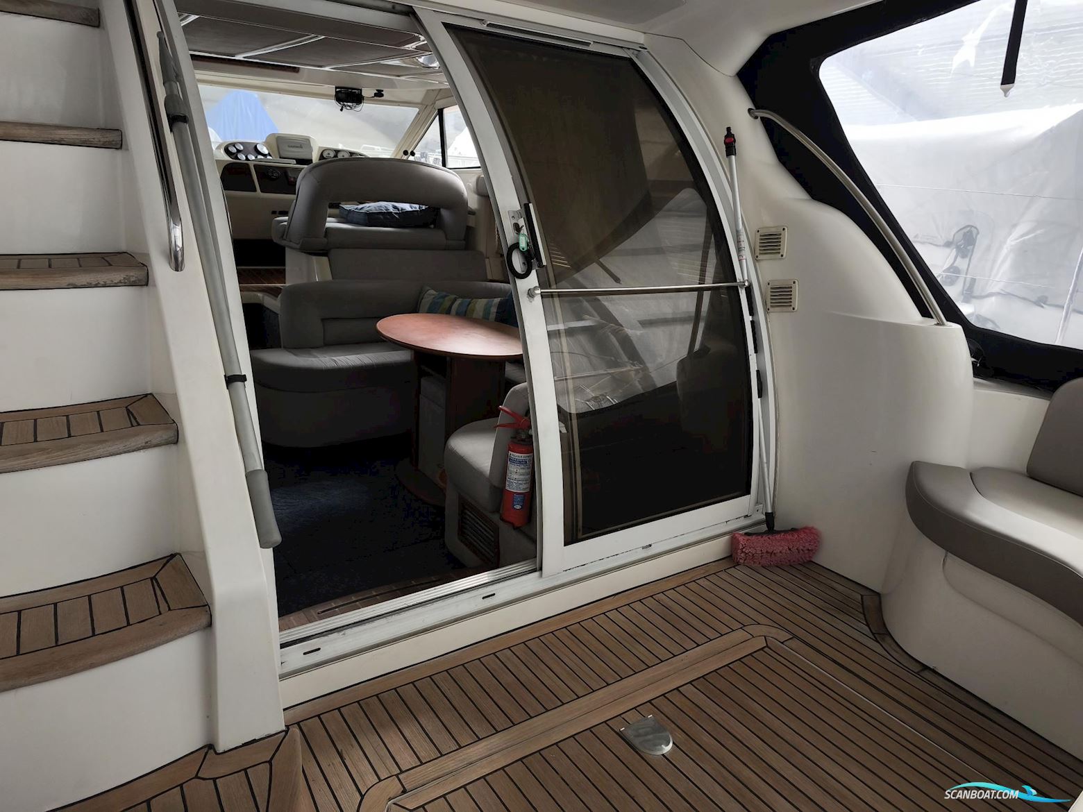 Sealine F 37