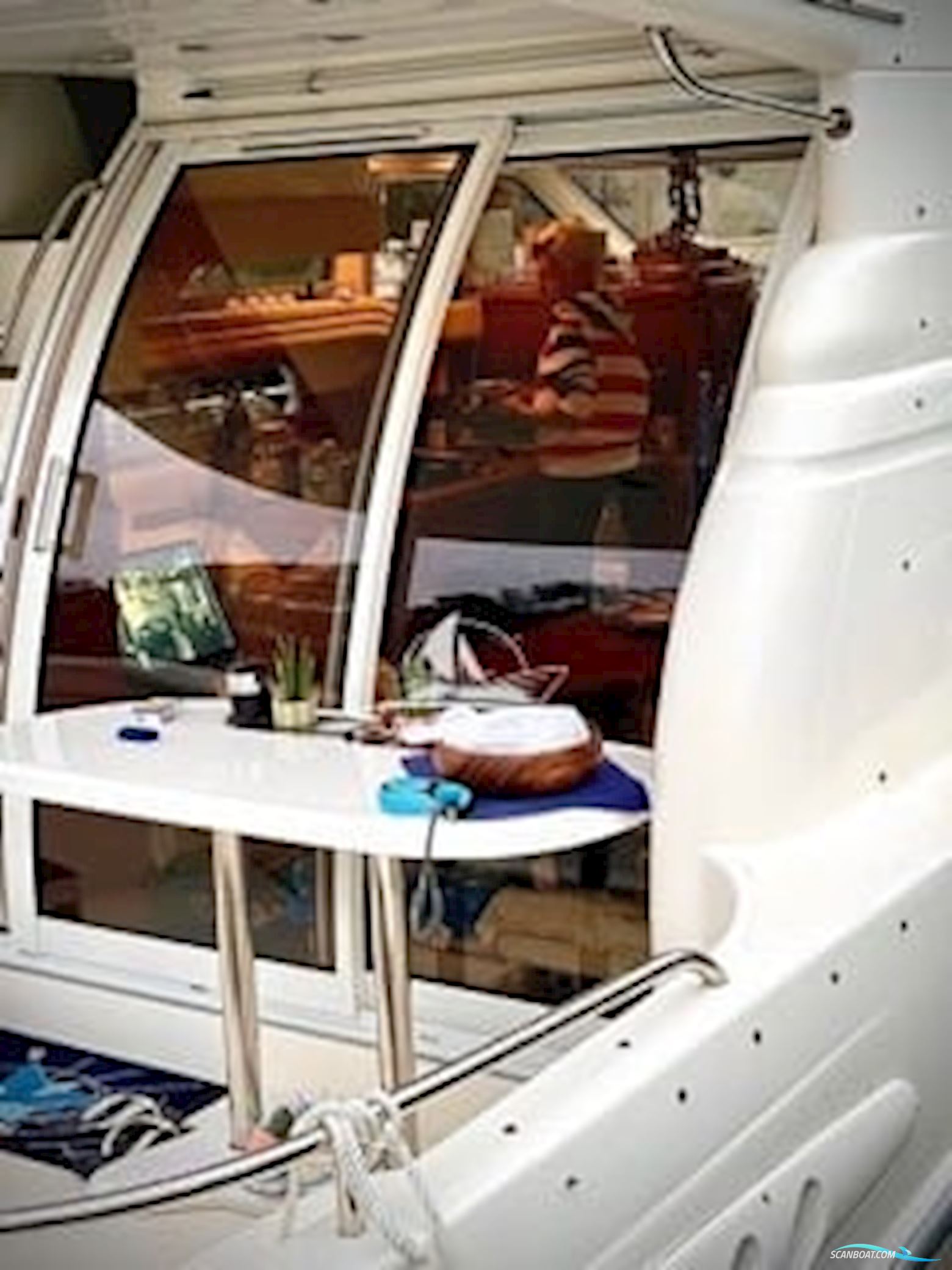 Sealine F330