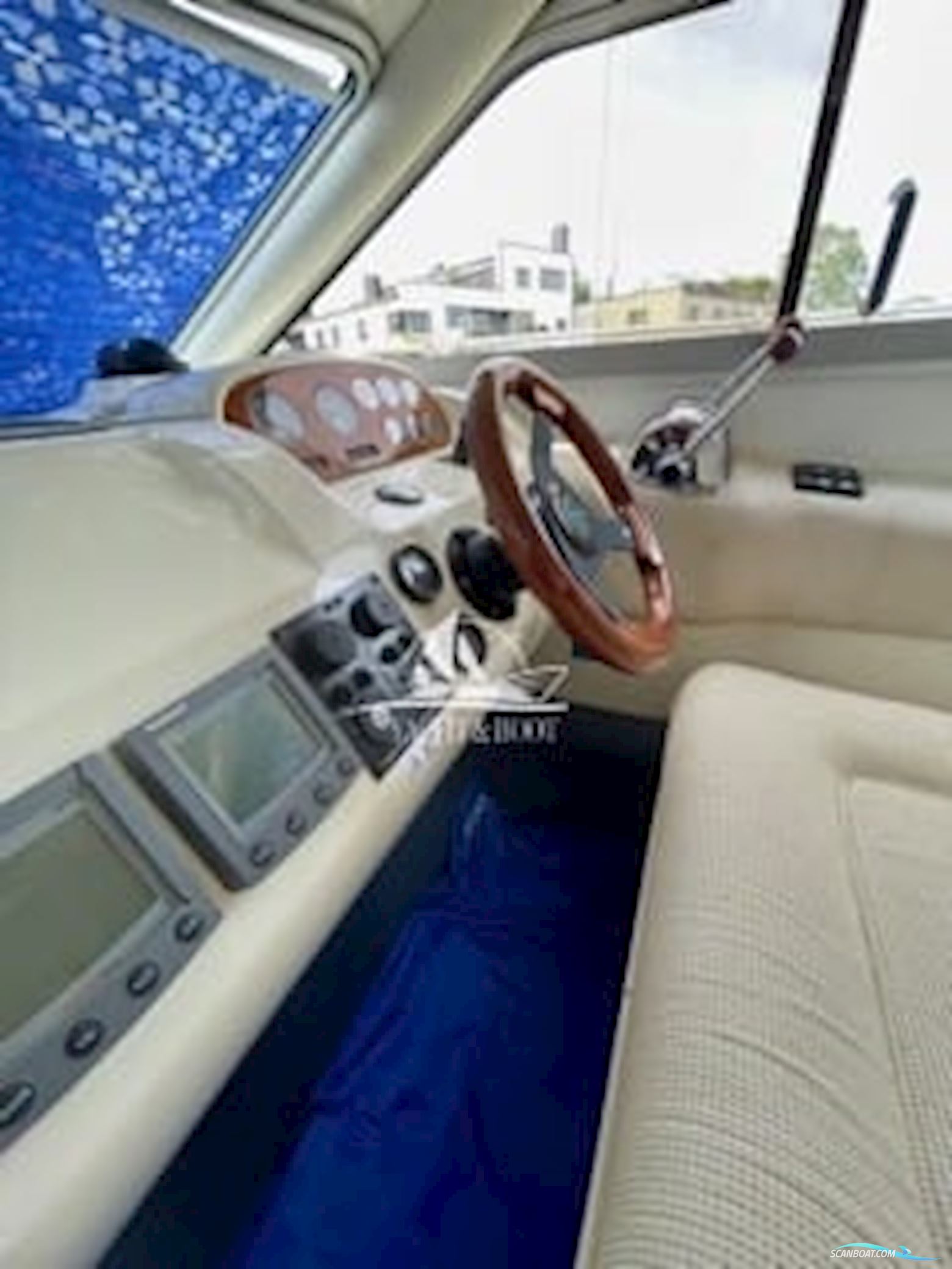 Sealine F330